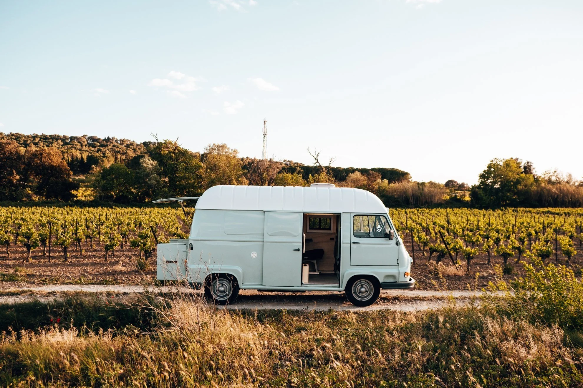 RENAULT ESTAFETTE "L2H2"