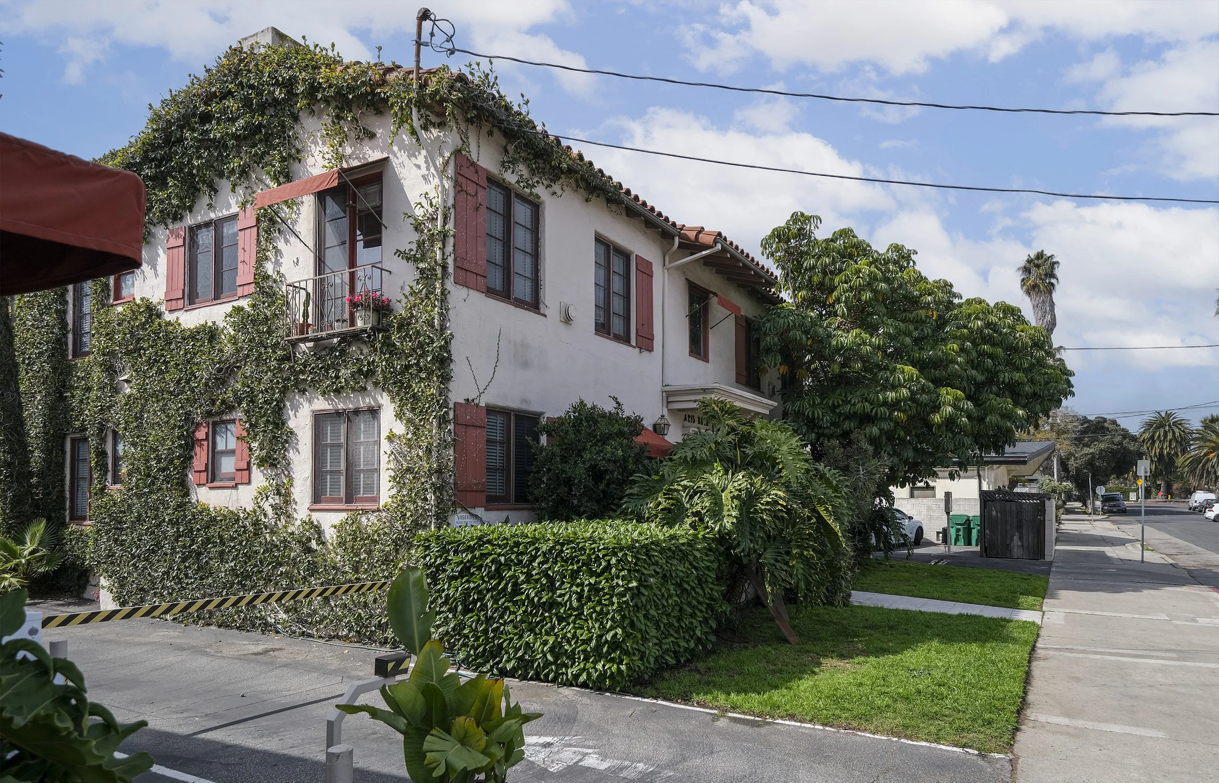 215 Bath St - front ext 2.jpg