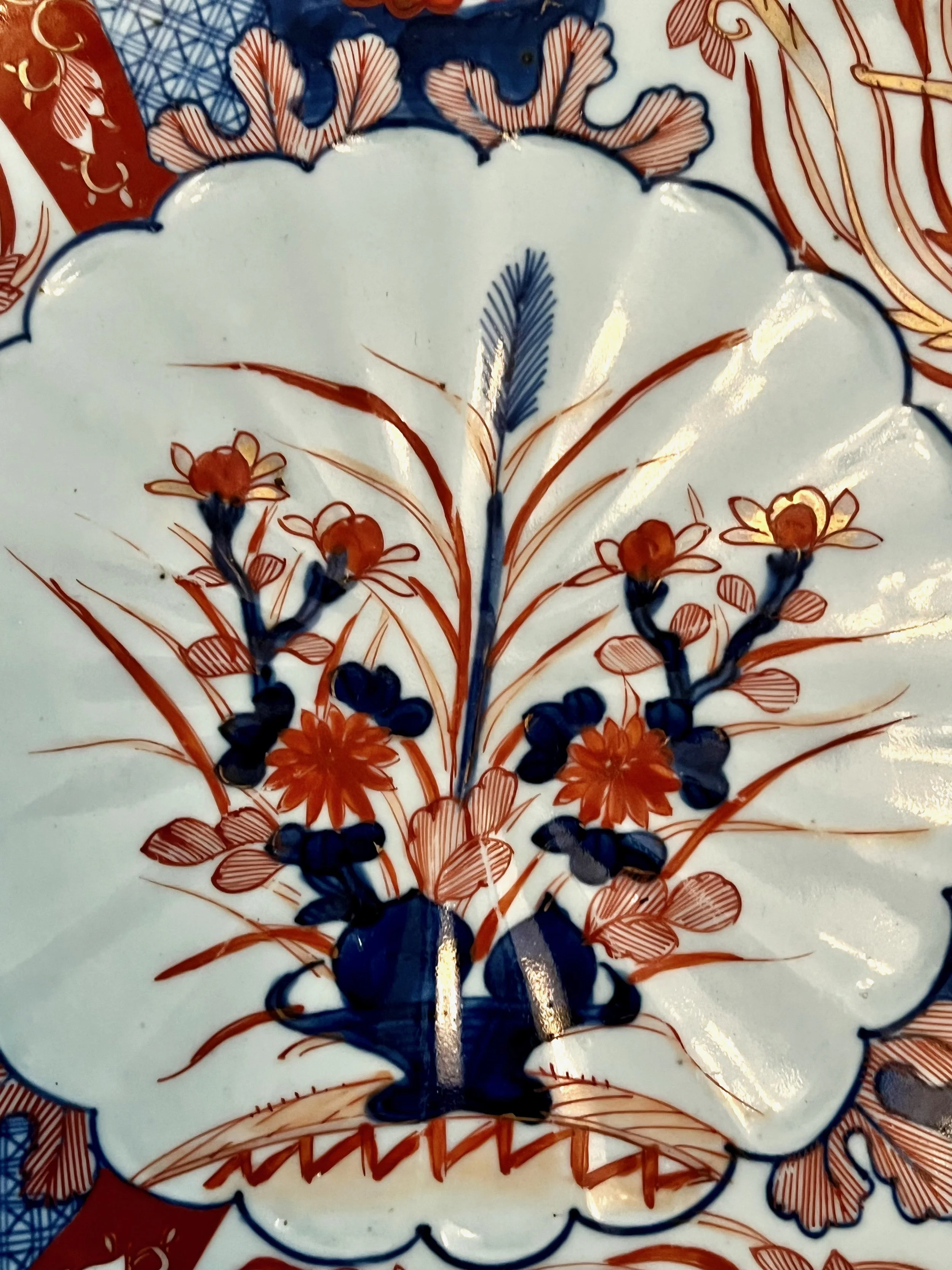 Imari charger--large scollops-basket center - 5.jpeg