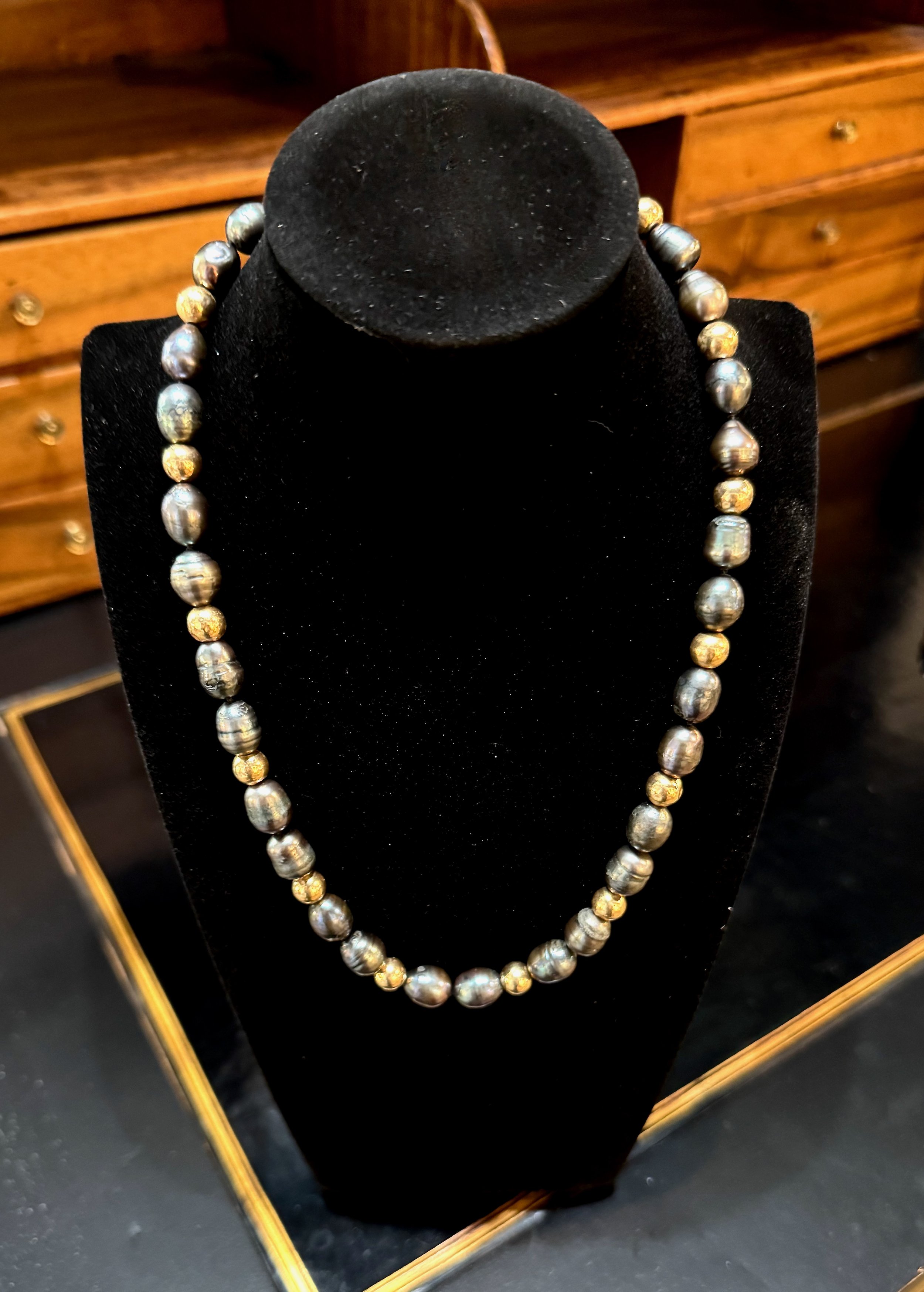 baroque black pearl and gold necklace - 1.jpeg
