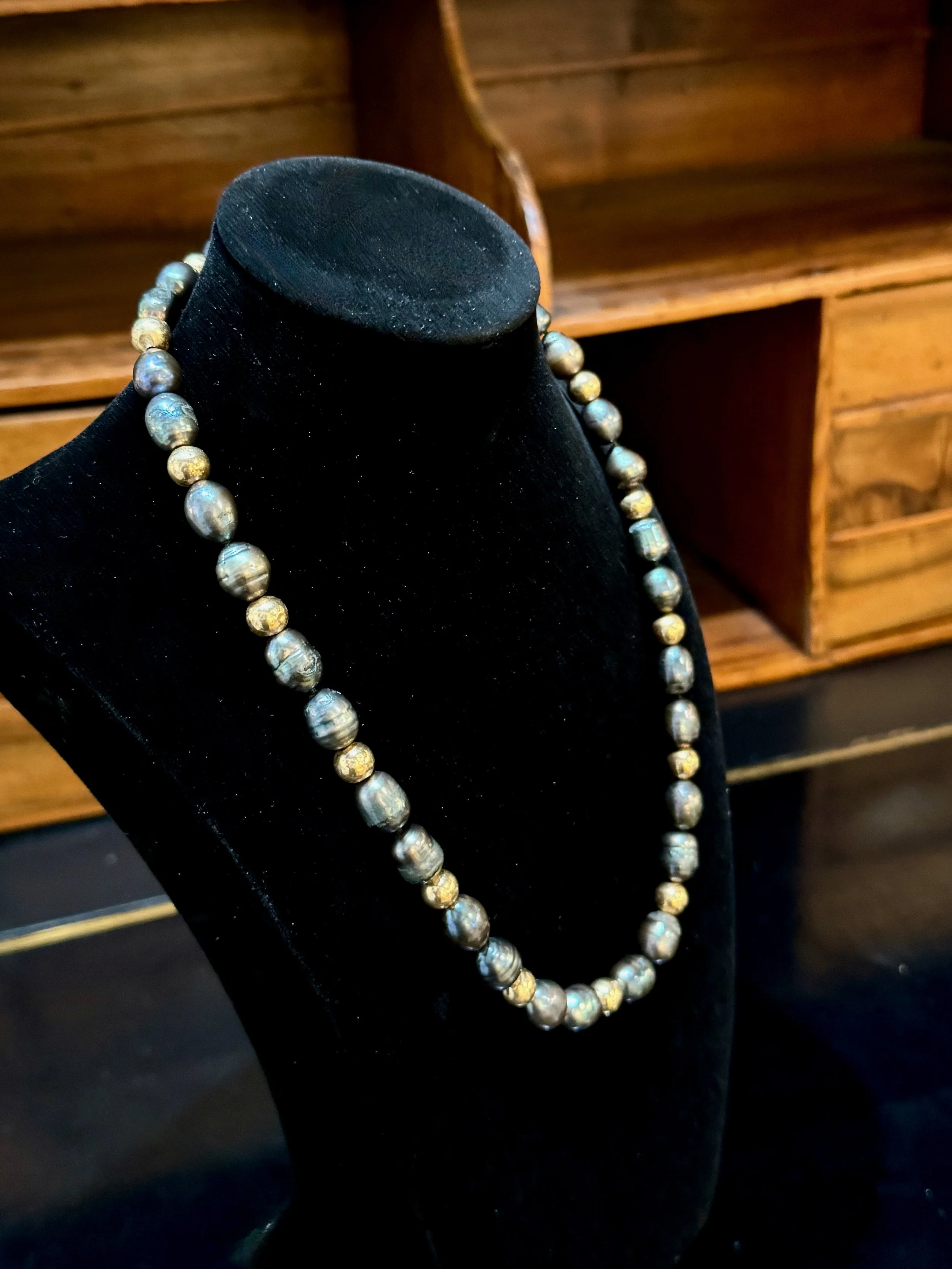 baroque black pearl and gold necklace - 6.jpeg