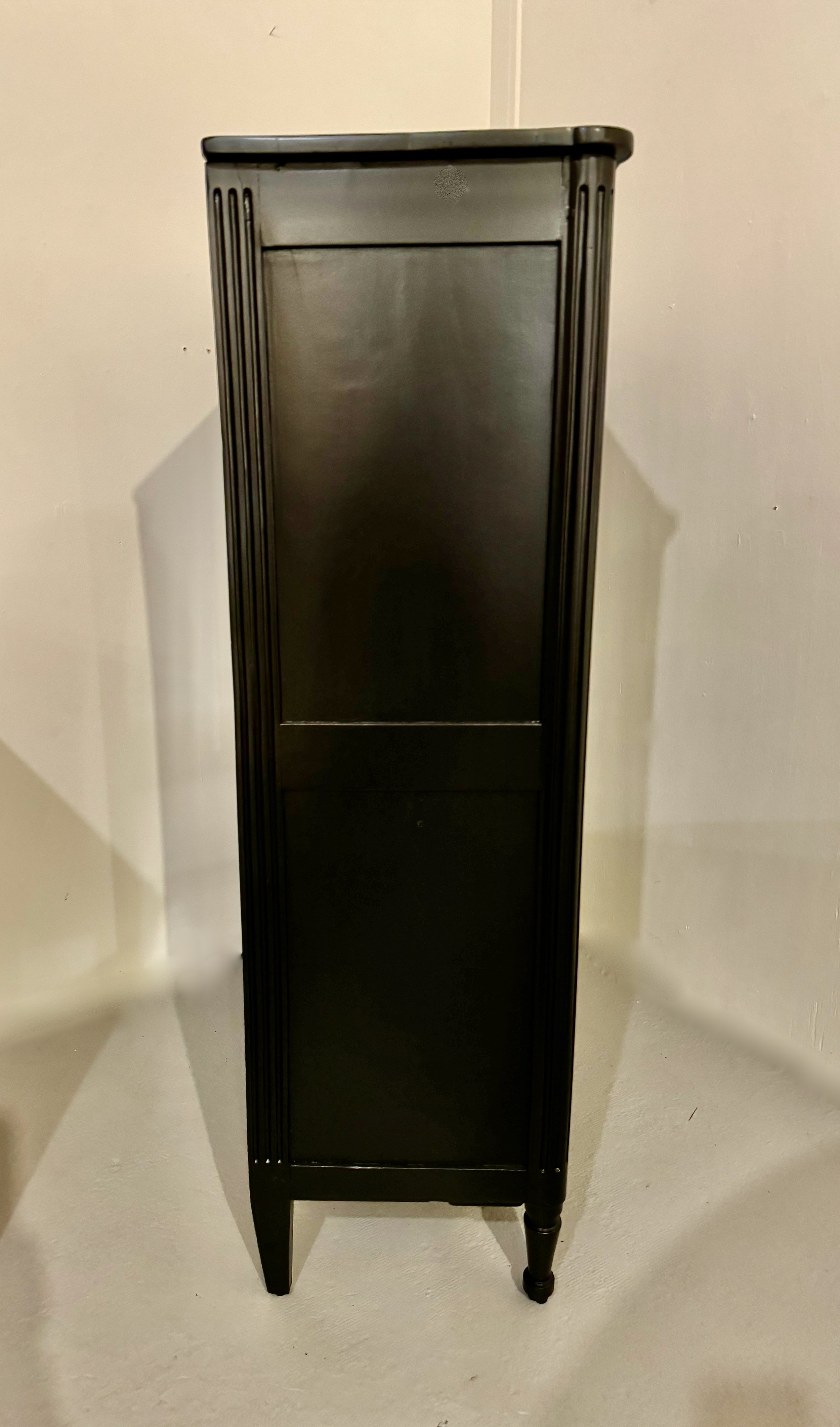 ebonized abattant - 7.jpeg