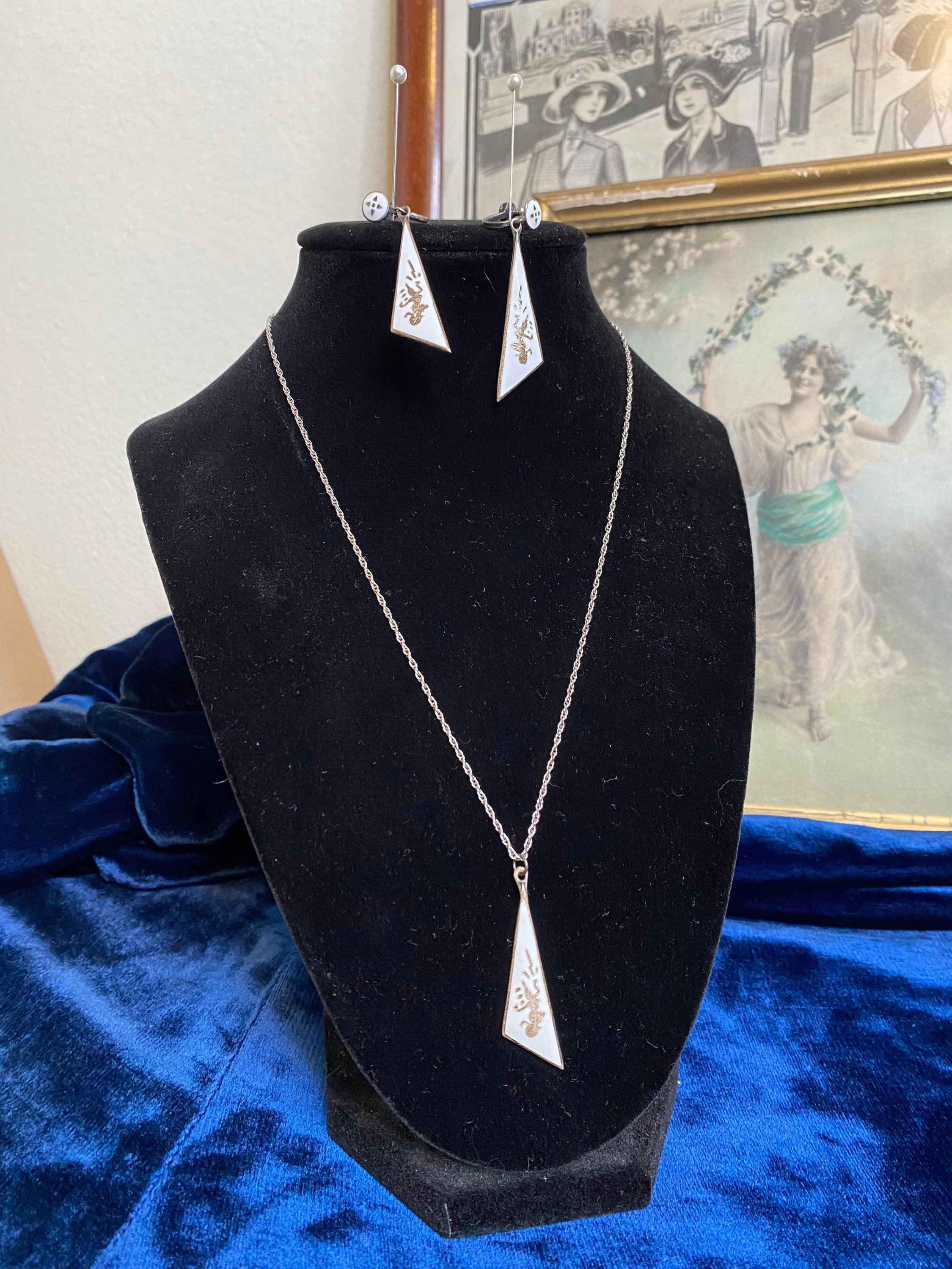 https://i.etsystatic.com/16779620/r/il/1bcfd0/4420624669/il_fullxfull.4420624669_3gaf.jpg