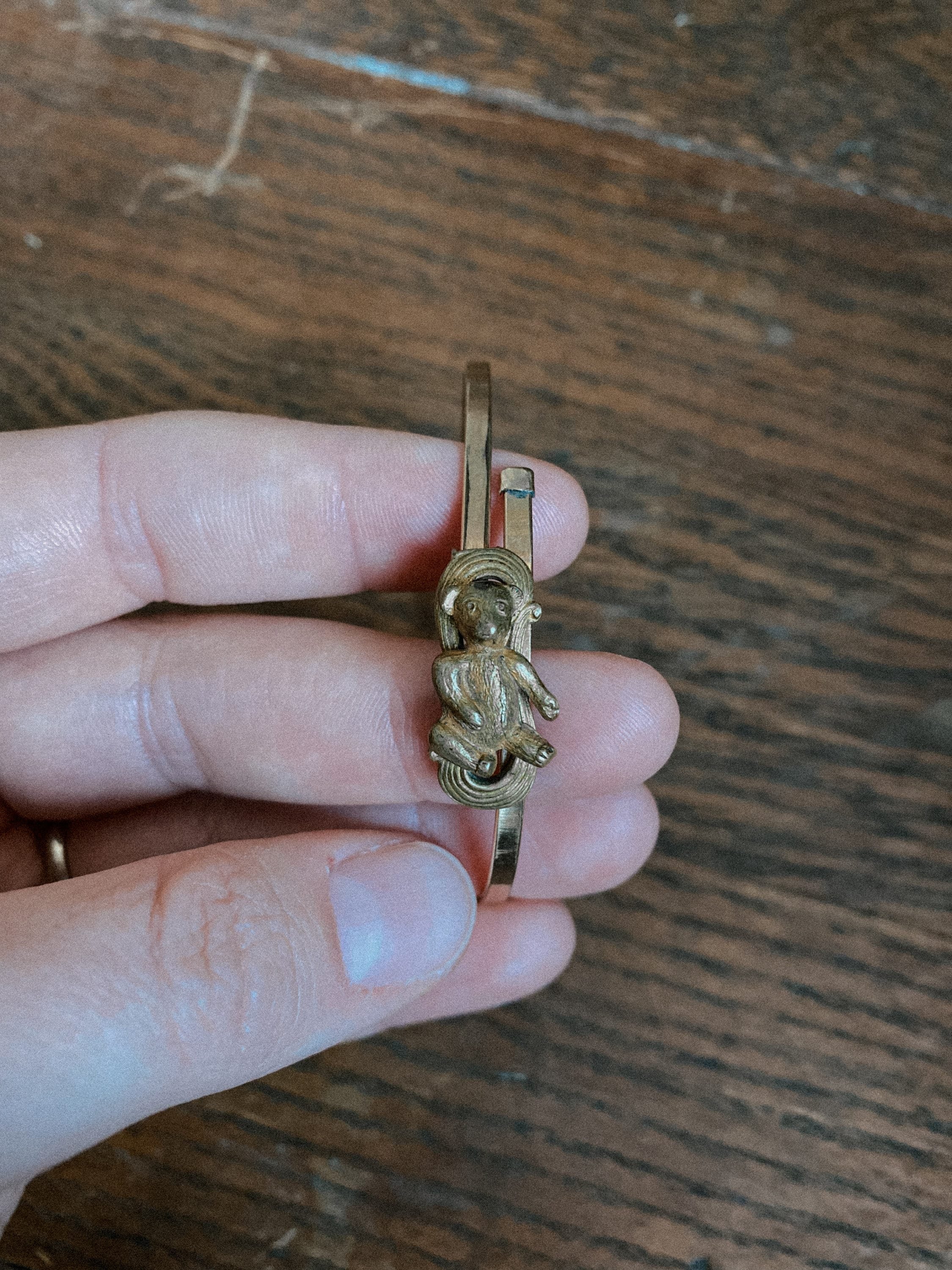 https://i.etsystatic.com/16779620/r/il/ad5f6c/5596531762/il_fullxfull.5596531762_hv02.jpg