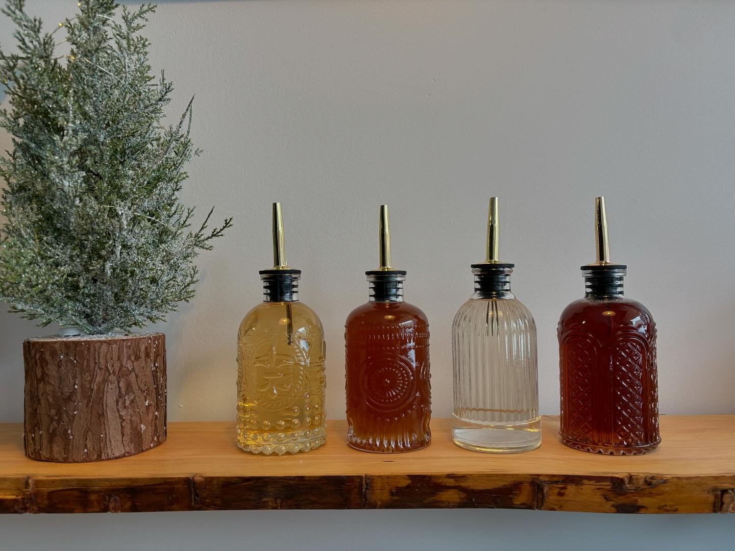 ❄️ Holiday flavours have arrived ❄️

* toasted marshmallow 
* glazed cinnamon bun
* peppermint patty
* classic french vanilla (not new!)

We skipped right over pumpkin spice season, however I still have some of that too until it&rsquo;s gone &hearts;