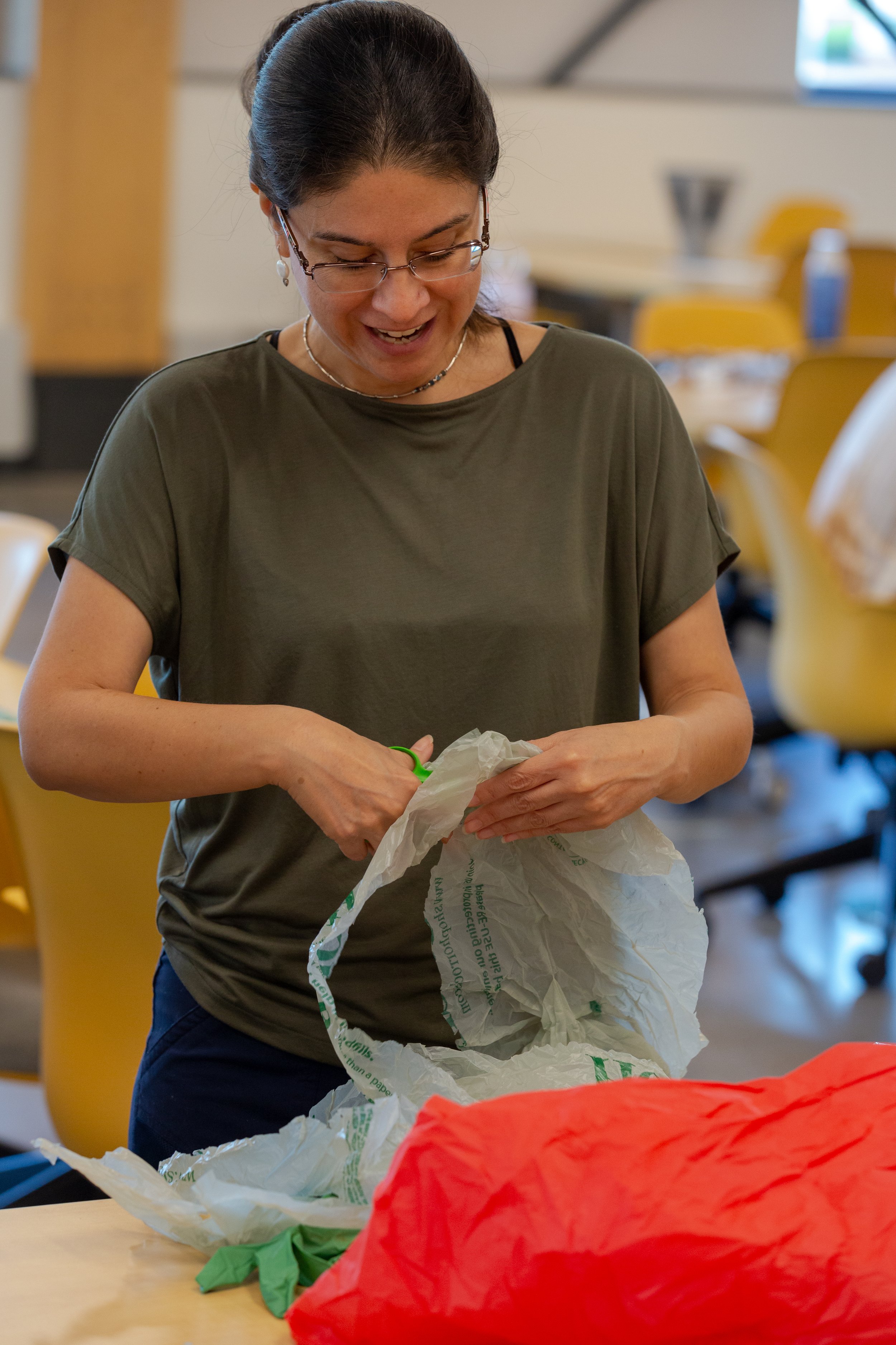 091822--eco-artivism--weaving-with-plastic-6011_52368054548_o.jpg
