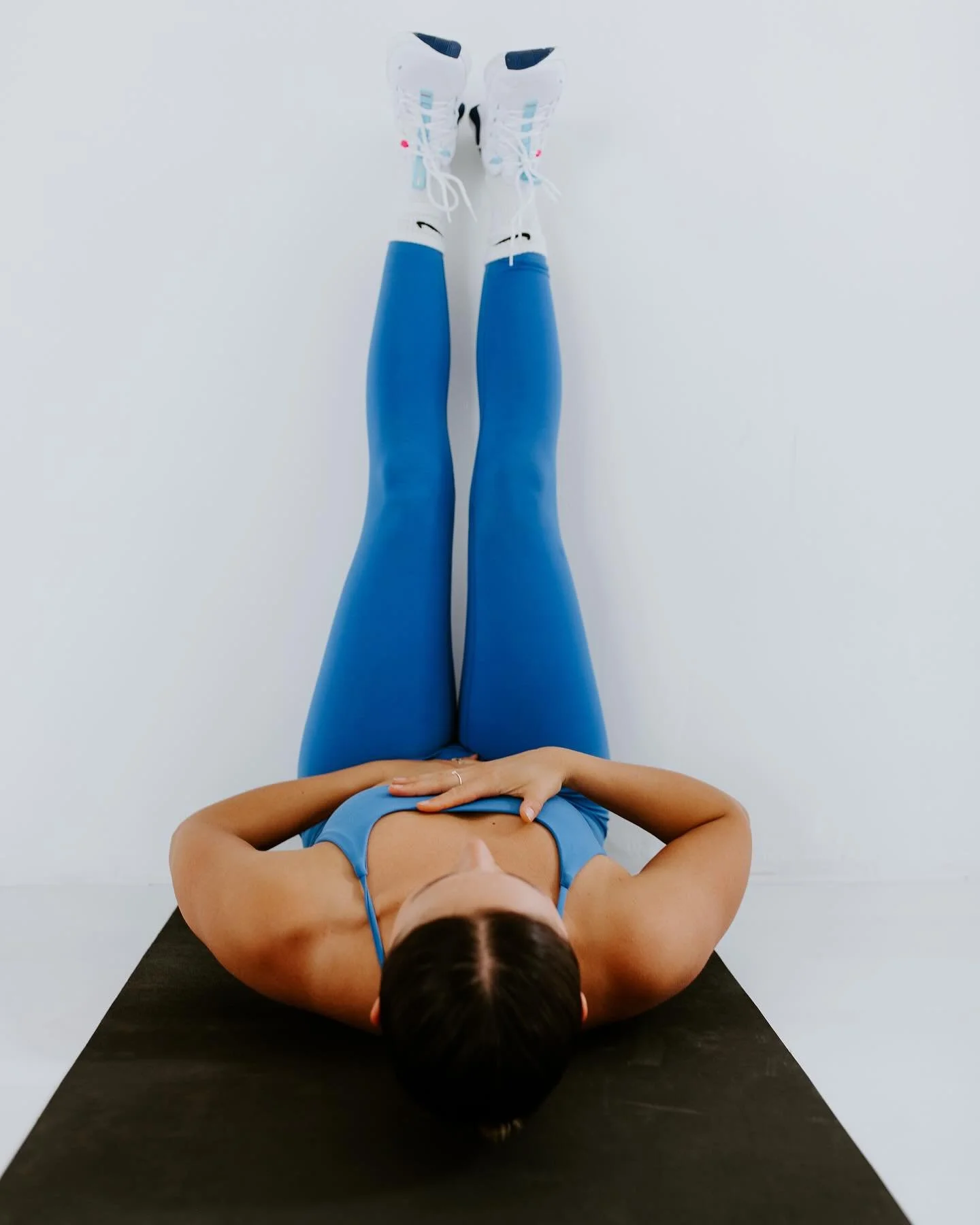 If you&rsquo;re feeling vaginal heaviness or pressure, these are my go-to stretches for relief! 

Hold each for 45 seconds and focus on deep diaphragmatic breathing to help your pelvic floor relax. 💨

Enjoy!

xx
AF

#womanAF #pelvicfloorhealth #wome