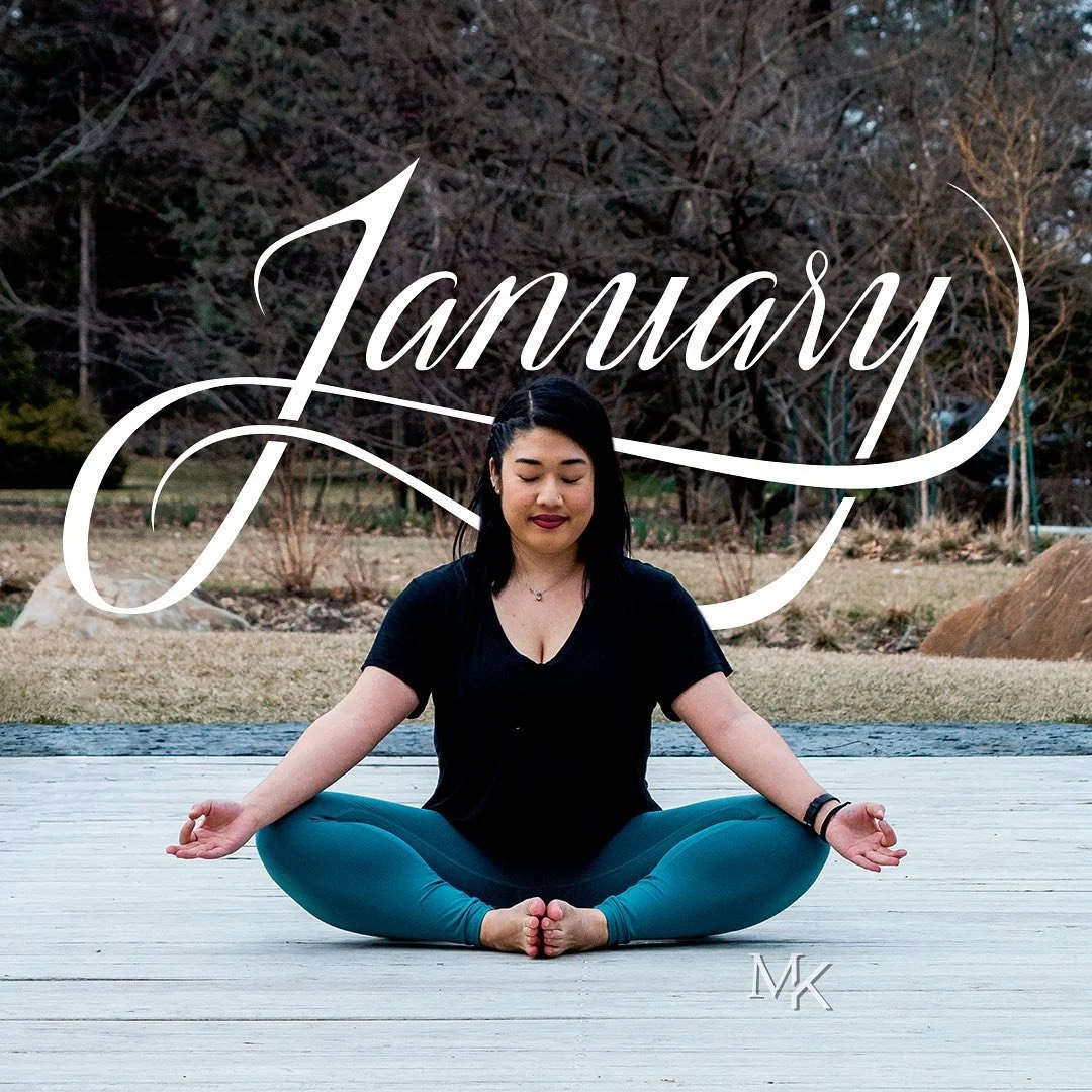 Still on the script kick. ✏ Cursive is so fun to play around with! Especially when you figure out how to weave through the flourishes.⁣⁣⁣
⁣⁣⁣
1⃣ Started this by sketching out January until I found a layout I liked.⁣⁣
2⃣ Sketched a large version with 