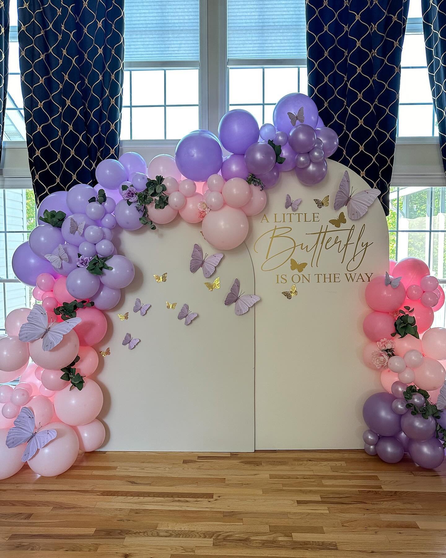 Another little Butterfly is on the way! 🦋 
・・・ 
Backdrop + Balloons by @partywithlex 
&bull;
&bull;
&bull;
&bull;
&bull;
#stlballoons #stlkidsparties #butterflygarden #butterflyparty #butterflyballoons #butterflycake #butterflycakes #butterflycakepo