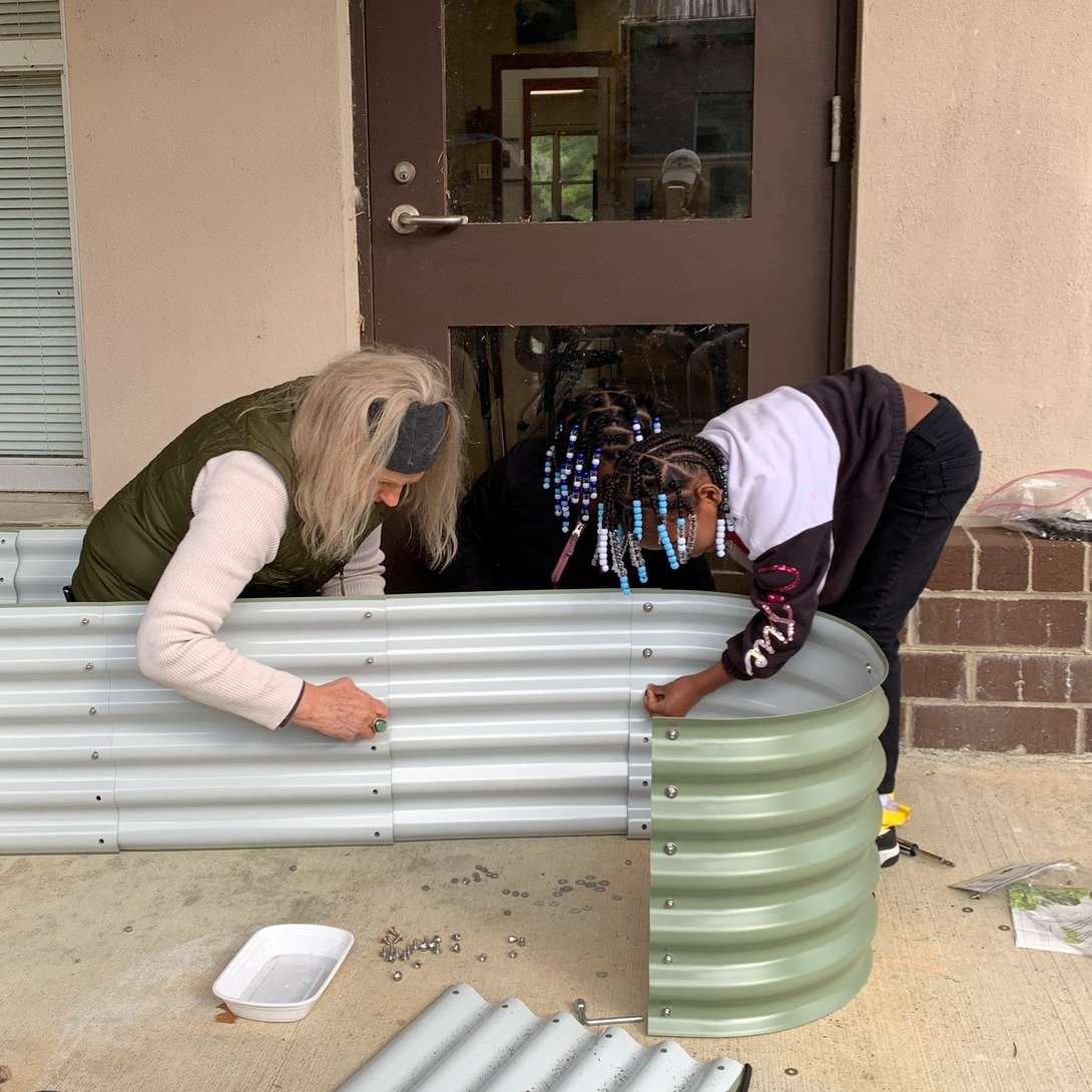 Modular Raised Garden Bed Kits donated by @vego_garden have been a huge hit at the elementary school. Working with these kits brought much learning and fun to the students. It is a joy to see young children dive into tasks such as putting the kits to