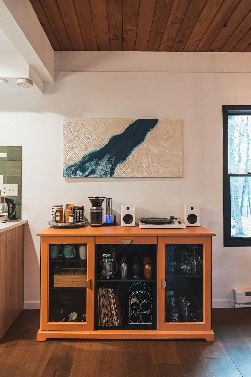 Coffee and wine bar of casa la luz located in Poconos Pennsylvania