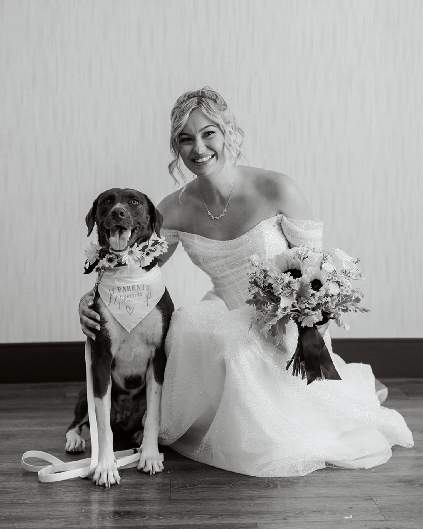 Dakoda&rsquo;s best day ever 🐾 
Dakoda was the pawfect pup of honor, walking down the aisle like a pro, posing for pics, and getting all of the pats and belly rubs. She even had her own little reserved seat in the front row 🥹🤍

📸 @pamelatatz 
🐶 
