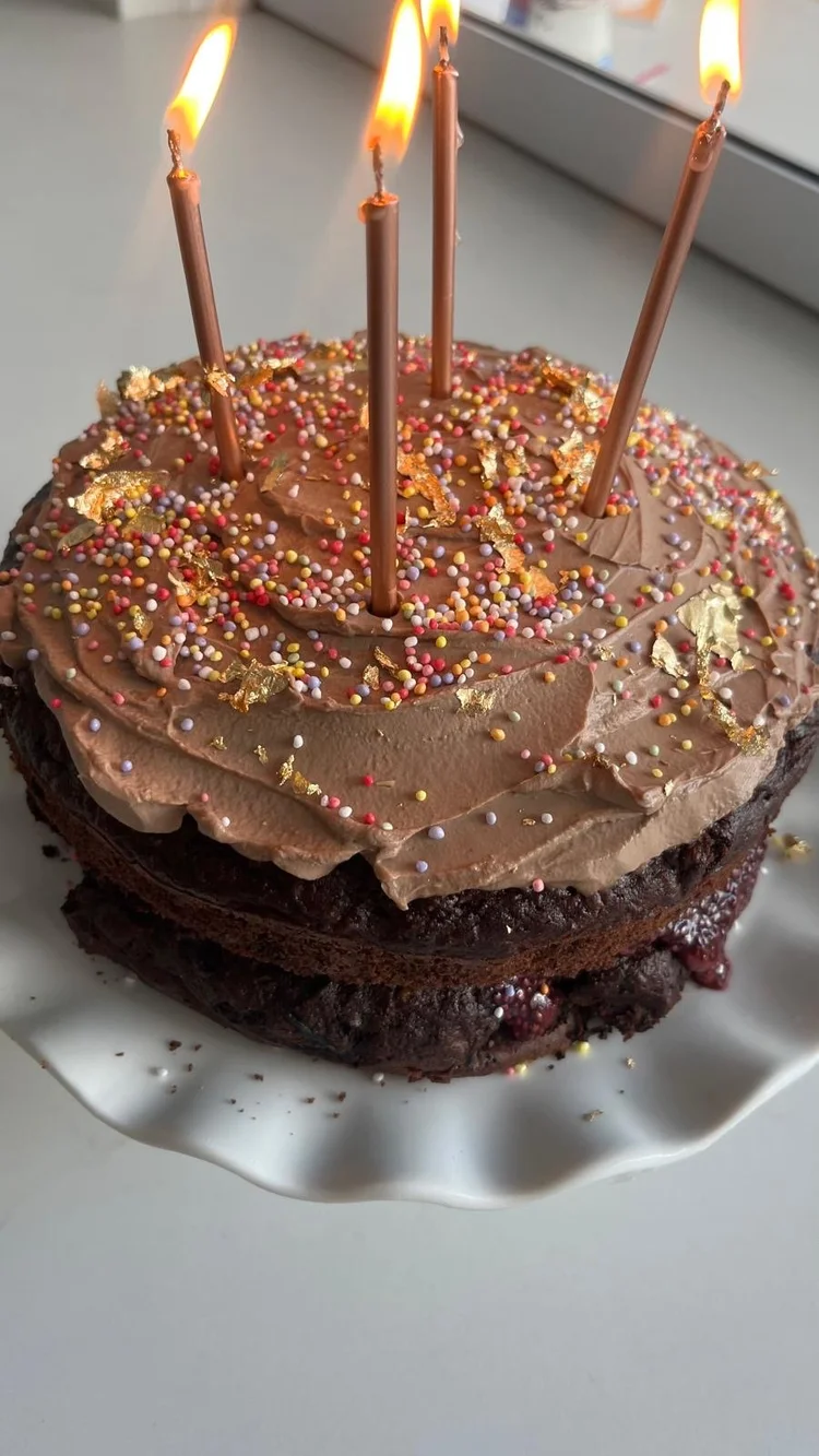 VEGGIE-SMUGGLER CHOCCY CAKE — BABLE