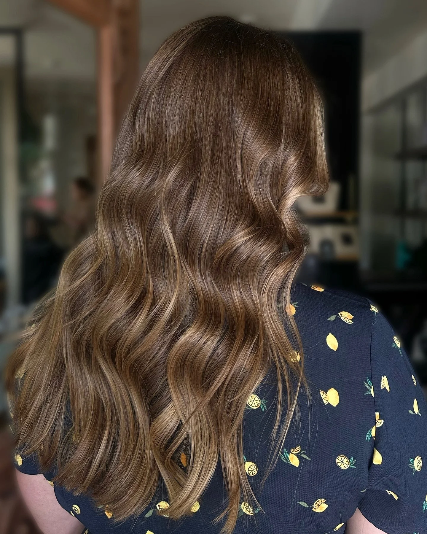 When your a new mom of *twins* and want your color to feel fresh for a good amount of time&hellip; you deserve it girlfriend&hellip; ✨

You deserve the cute little lavender lemonade, the hot towels that smell delicious, the thoughtful scalp massage, 