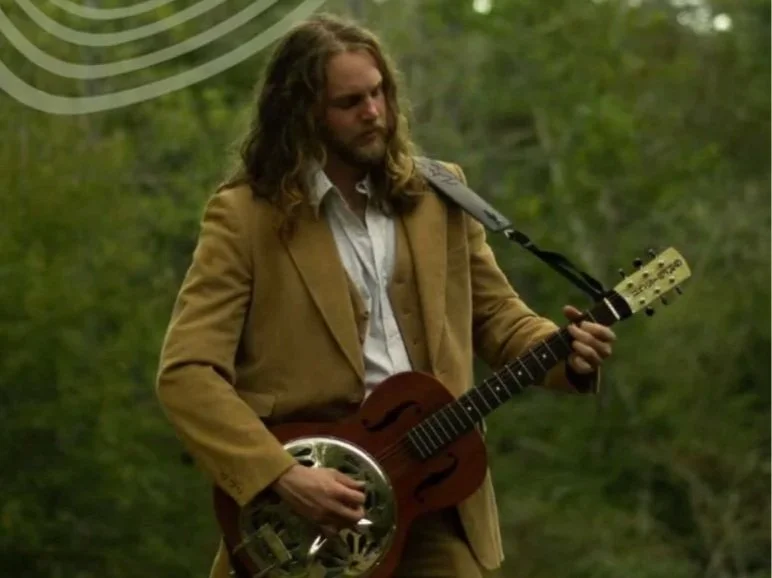 Live Music in the Garden with Chris Fraser