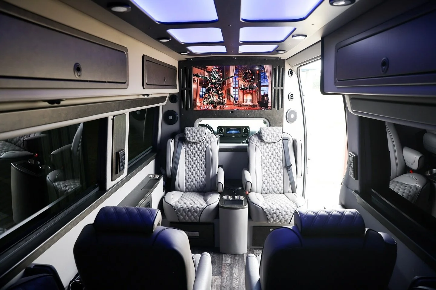 Experience the city of Houston like never before with our luxurious and comfortable ride. Book your ride now and elevate your Houston experience to the next level! 🚗💎⁠
⁠
⁠
Click the link in bio📲⁠
⁠
⁠
⁠
⁠
#houstonluxury #houstonvan #houstoncarservi