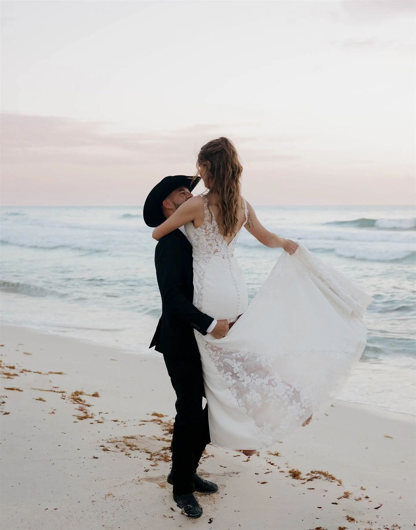 Let&rsquo;s get married in Canc&uacute;n!
.
.
.
.
#destination #destinationweddings #destinationweddingphotography #destinationweddingphotographers #cancunweddingphotographer #cancunwedding #mexicowedding #mexicoweddingphotographer #destinationweddin