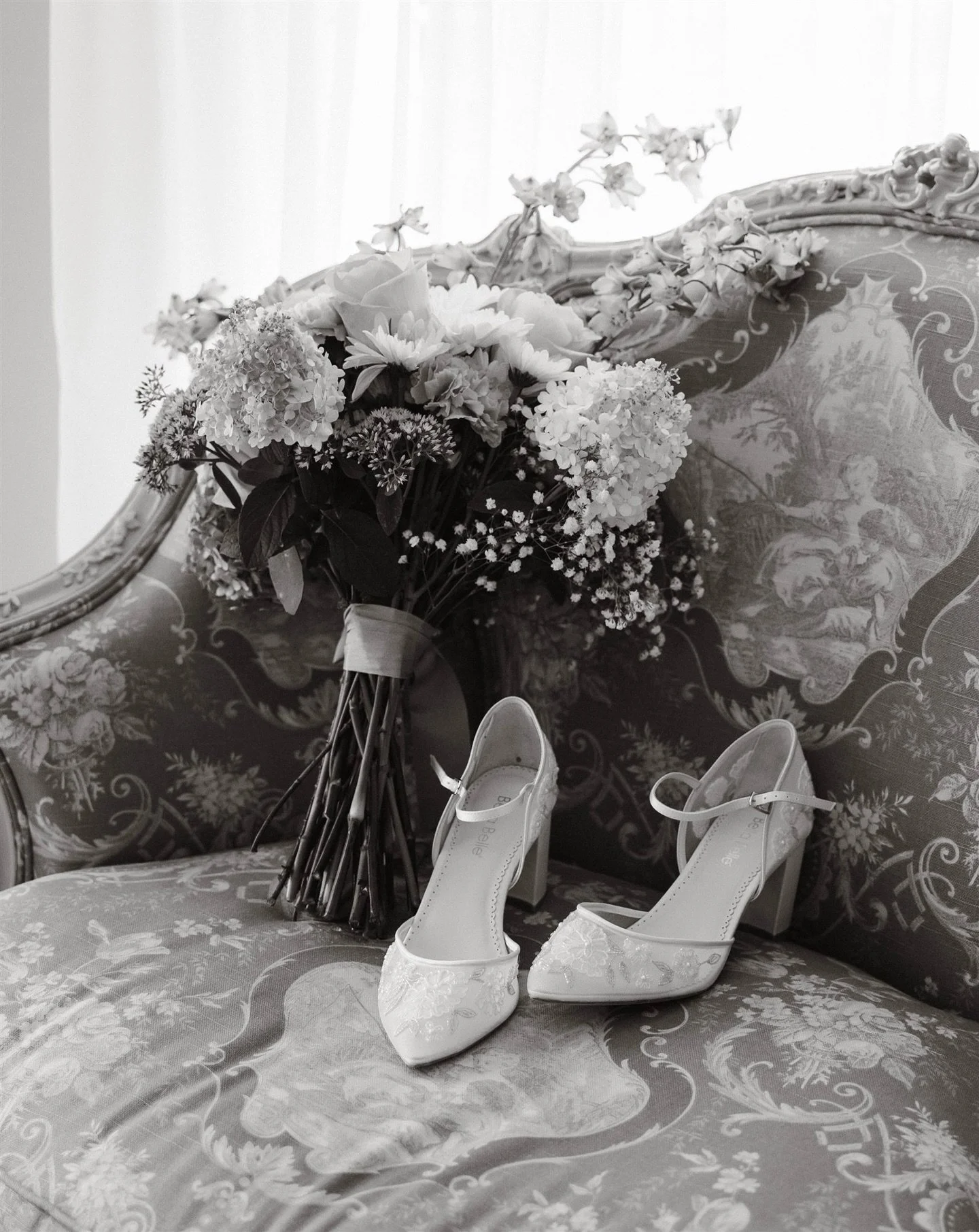 🖤🤍🖤🤍🖤🤍 details from @tynehaverkamp &amp; @isaachaverkamp weddings day

.
.
.
. 
#wedding #weddingphotography #weddingphotographers #chsphotography #charlestonwedding #charlestonweddingphotographer #charlestonweddingphotography #southcarolinawed