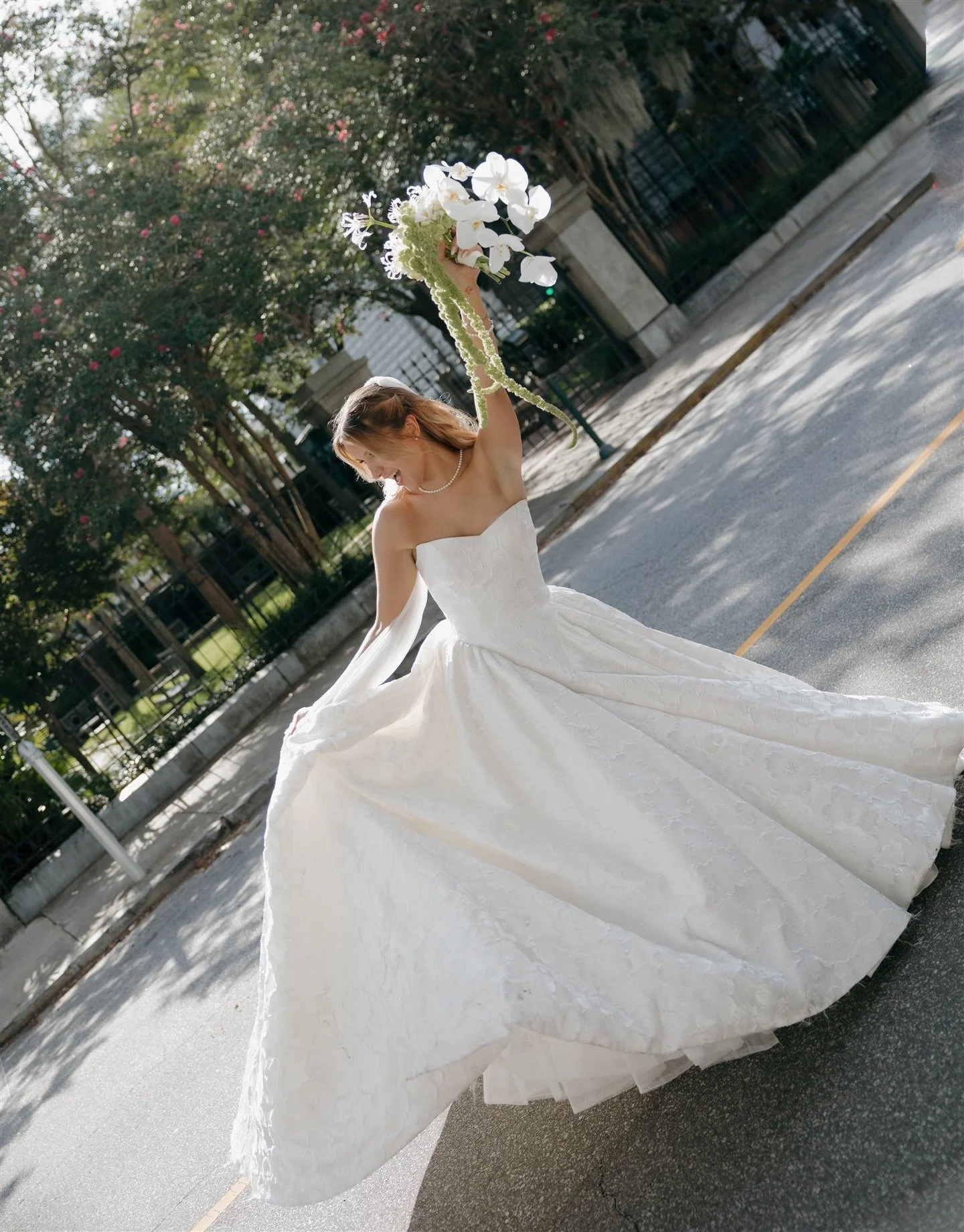 Spring bridals in Charleston🪻🪻🪻 
.
.
.
.
.
.
#charlestonphotographer #charlestonweddingphotographer #charlestonwedding #bridalstyle #bridalphotoshoot