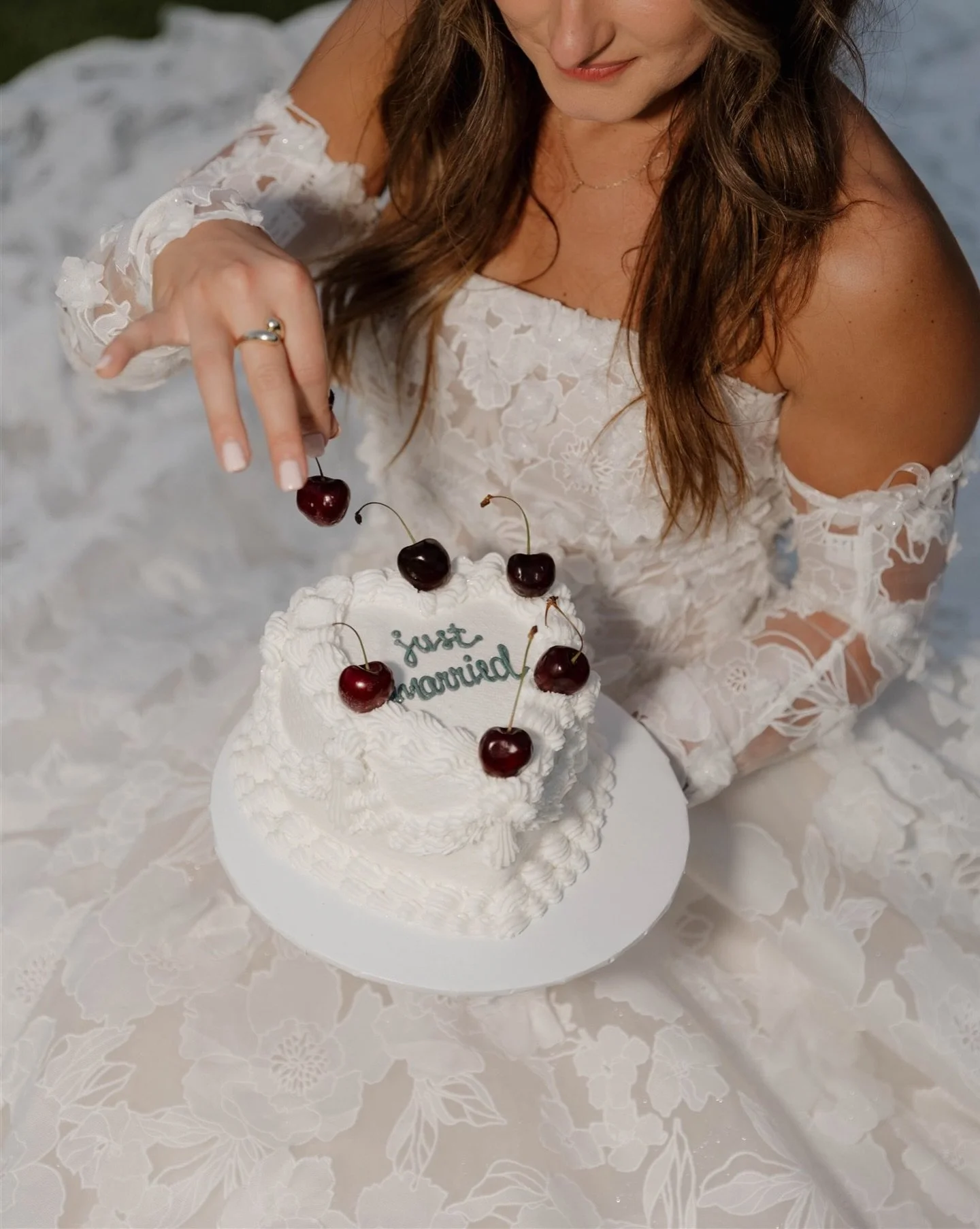 Sucked for a cute cake 🍒🍒🍒