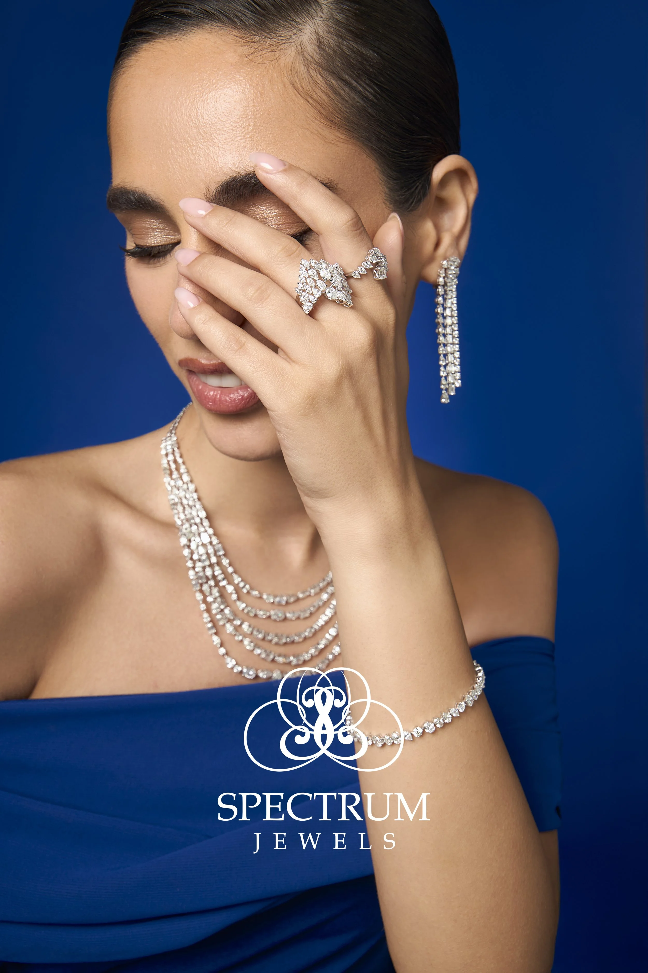  Jewelry close-up jewelry photography in Hong Kong on model