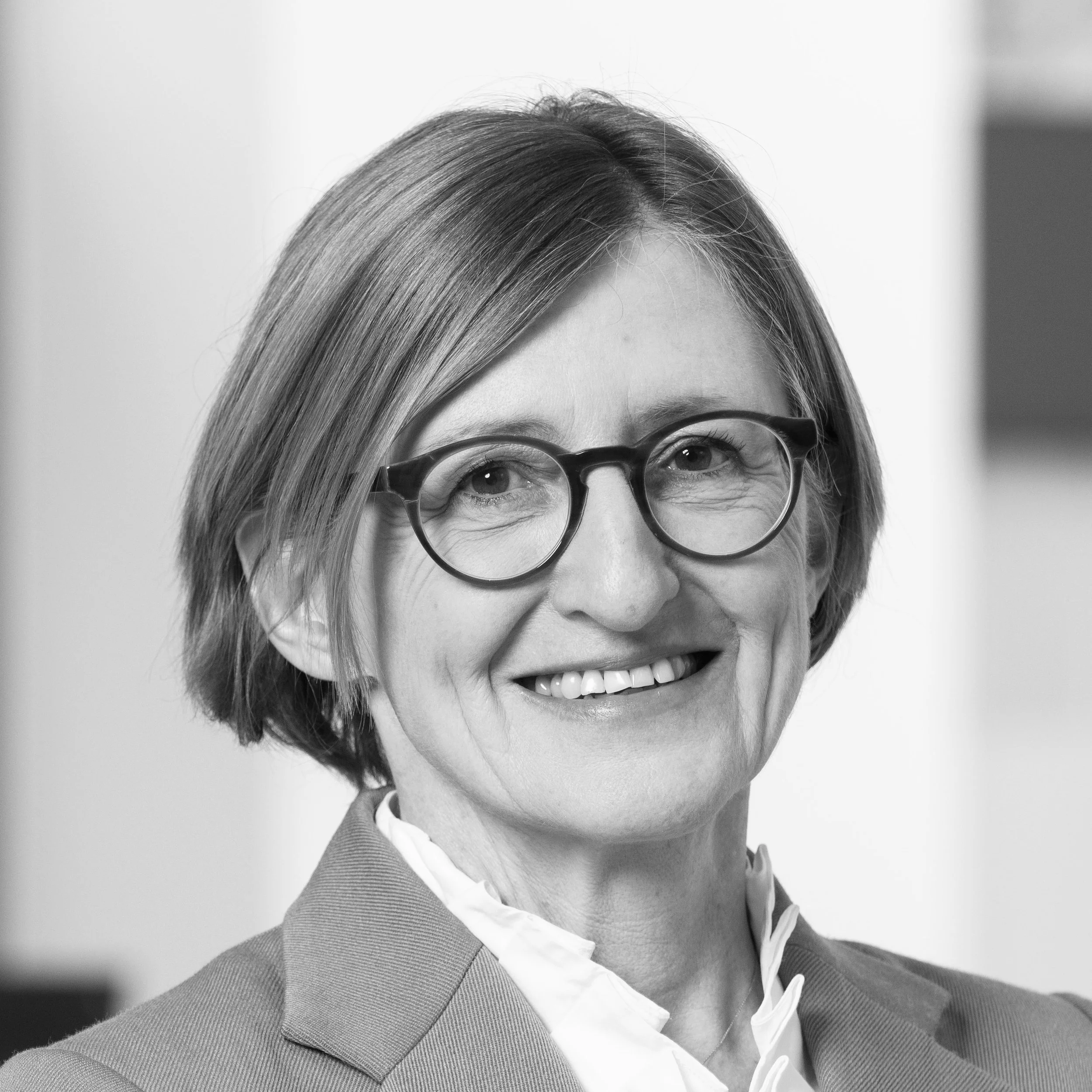 MonikaBütlerPortrtraitBlau 3.jpg