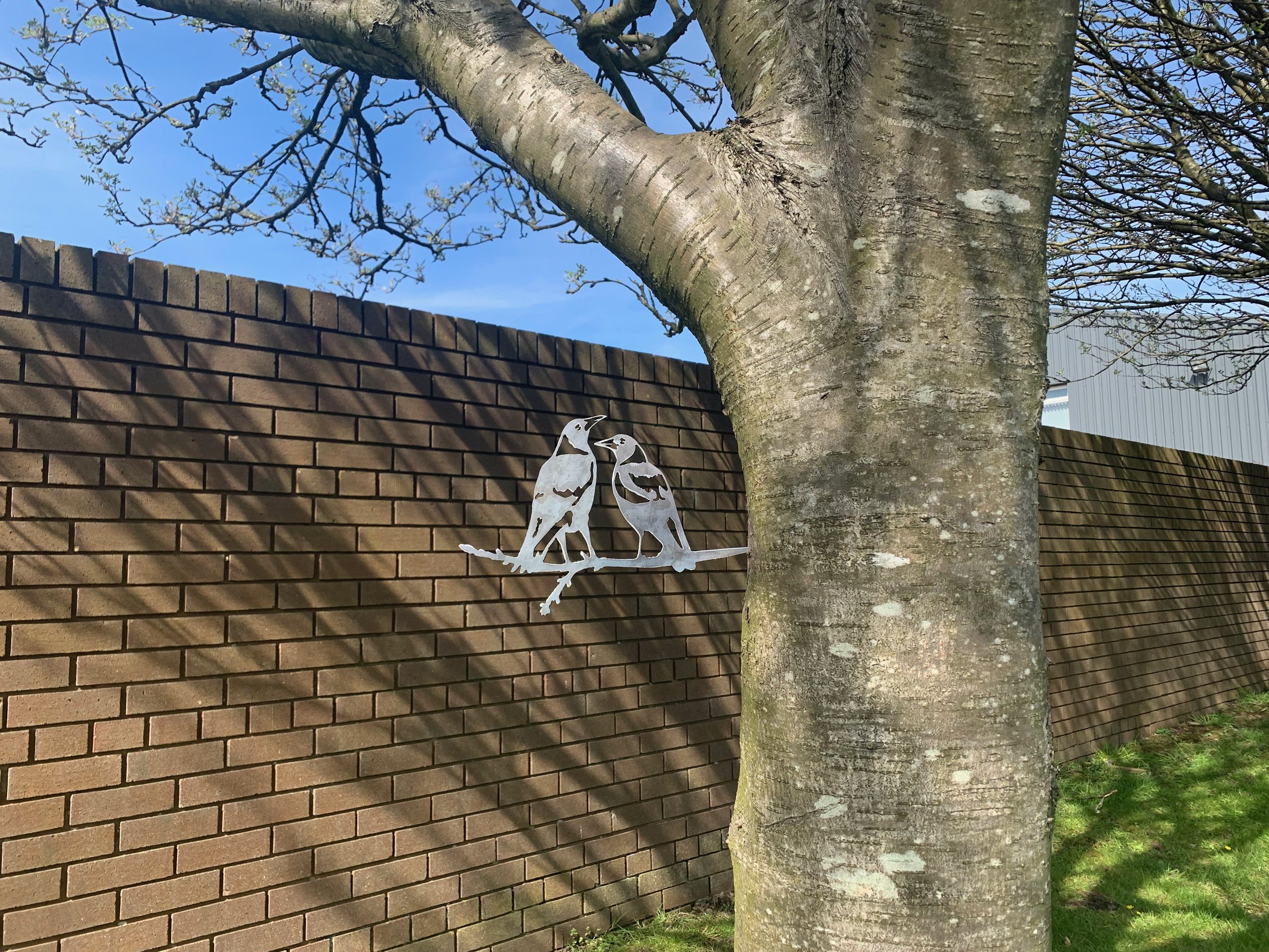 magpie couple metalbird garden art 3.JPG