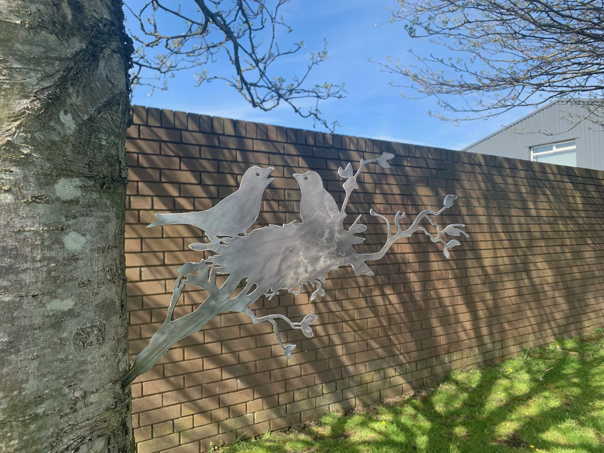 birds in a nest metalbird silhouete garden art 2.JPG