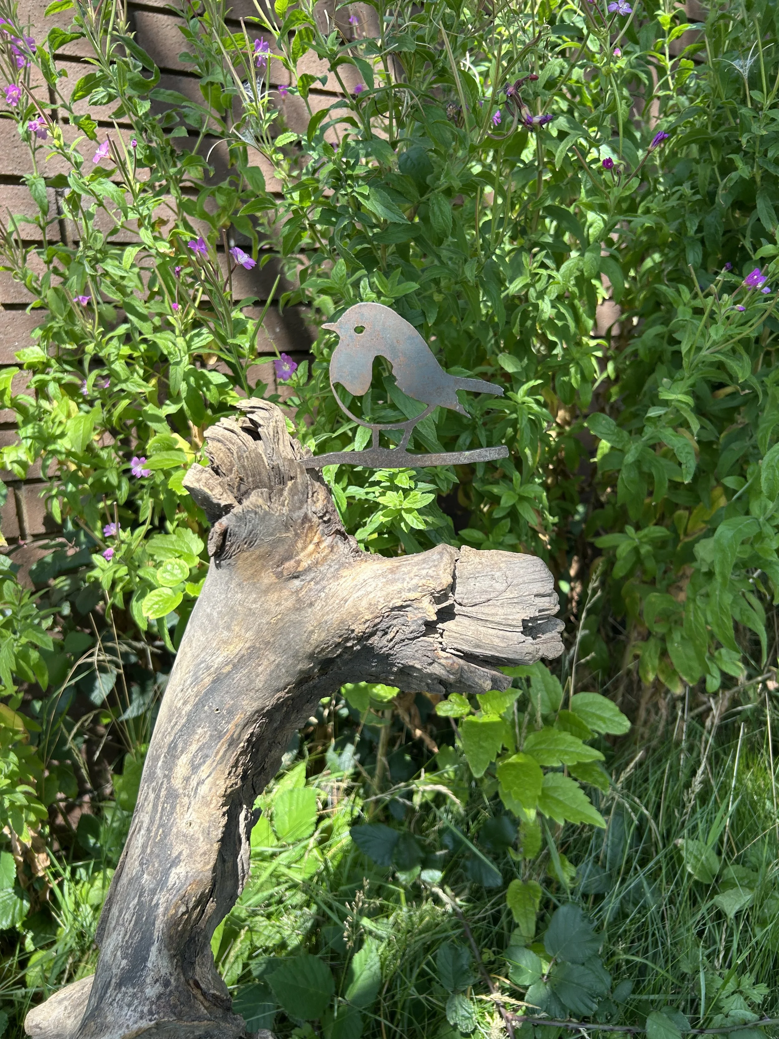 Metal bird mini robin on twig, perfect for tree, fence post or patio, develops patina for timeless garden style (Copy)
