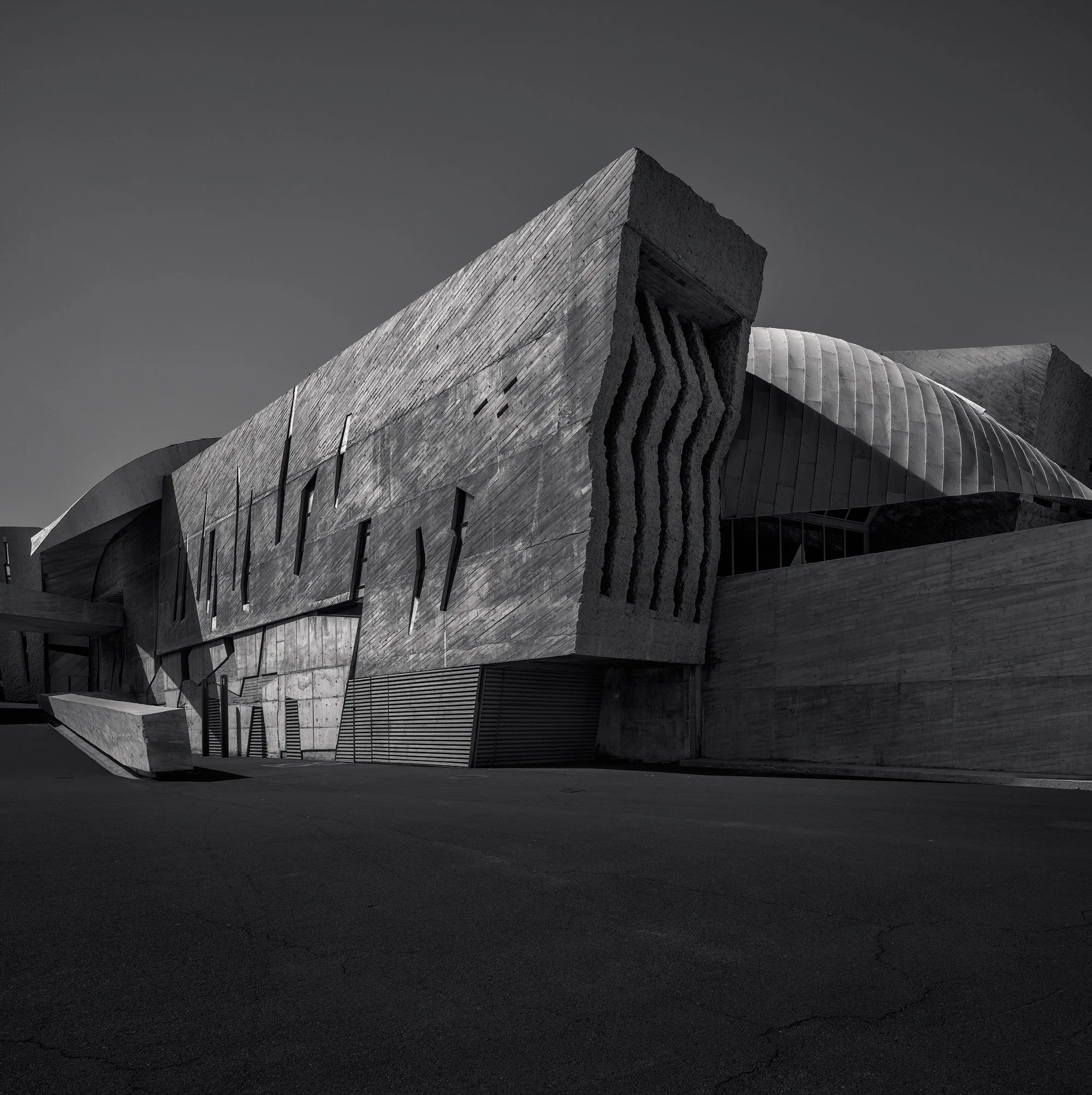 Contemporary architecture in Tenerife, Spain: The Magma Arte & Congresos (Art and Congress Centre) designed by Fernando Menis and AMP Arquitectos. A striking architectural study of the building’s heavy concrete monoliths and undulating zinc roofs, de
