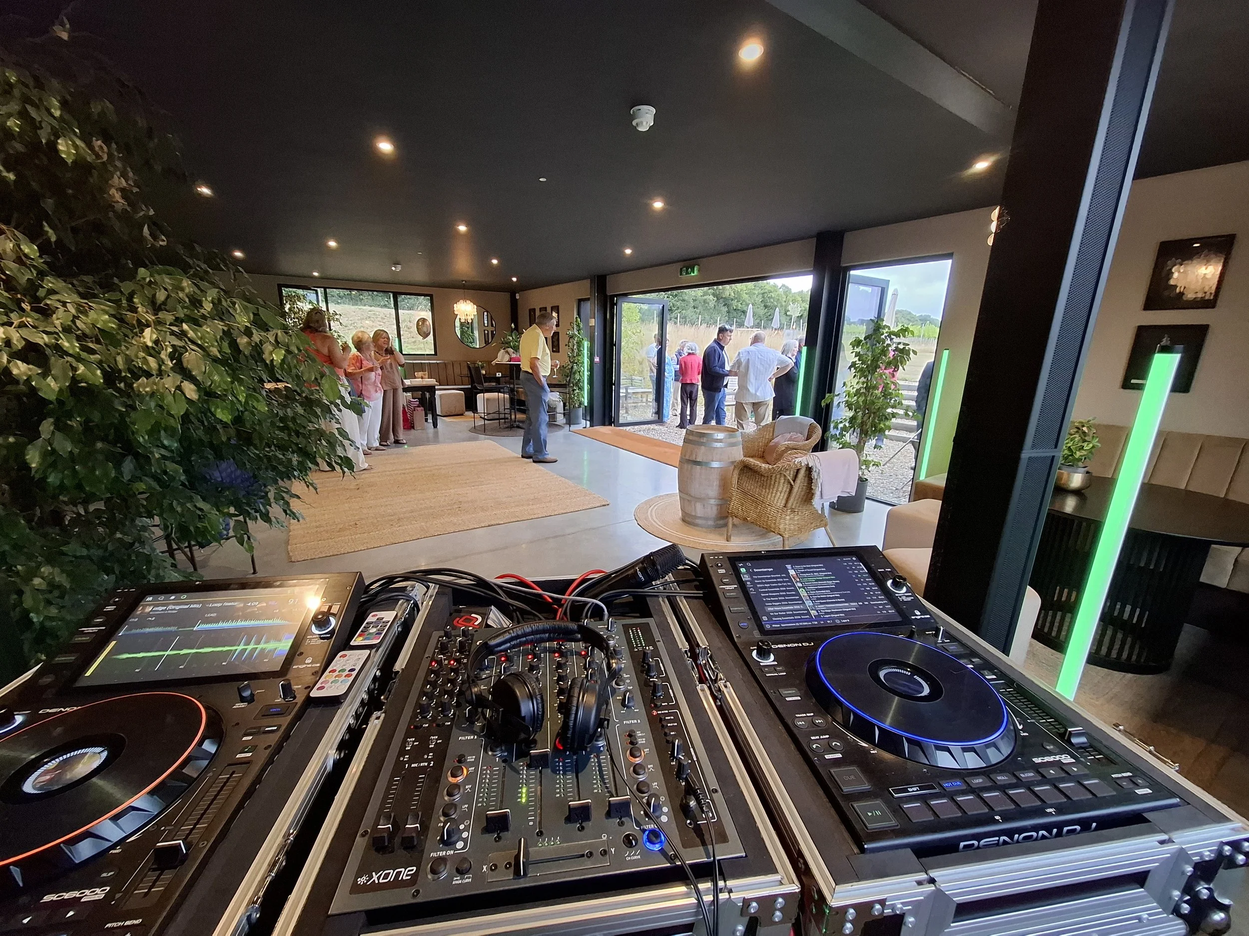 RESIDENT warming up the crowd for a 50th Birthday celebration at renowned vineyard estate RAIMES in Hampshire
