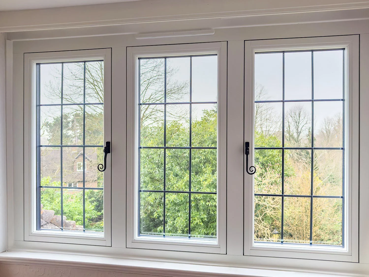 Residency Timber Effect UPVC Window Whi9te Grain Monkey Tail