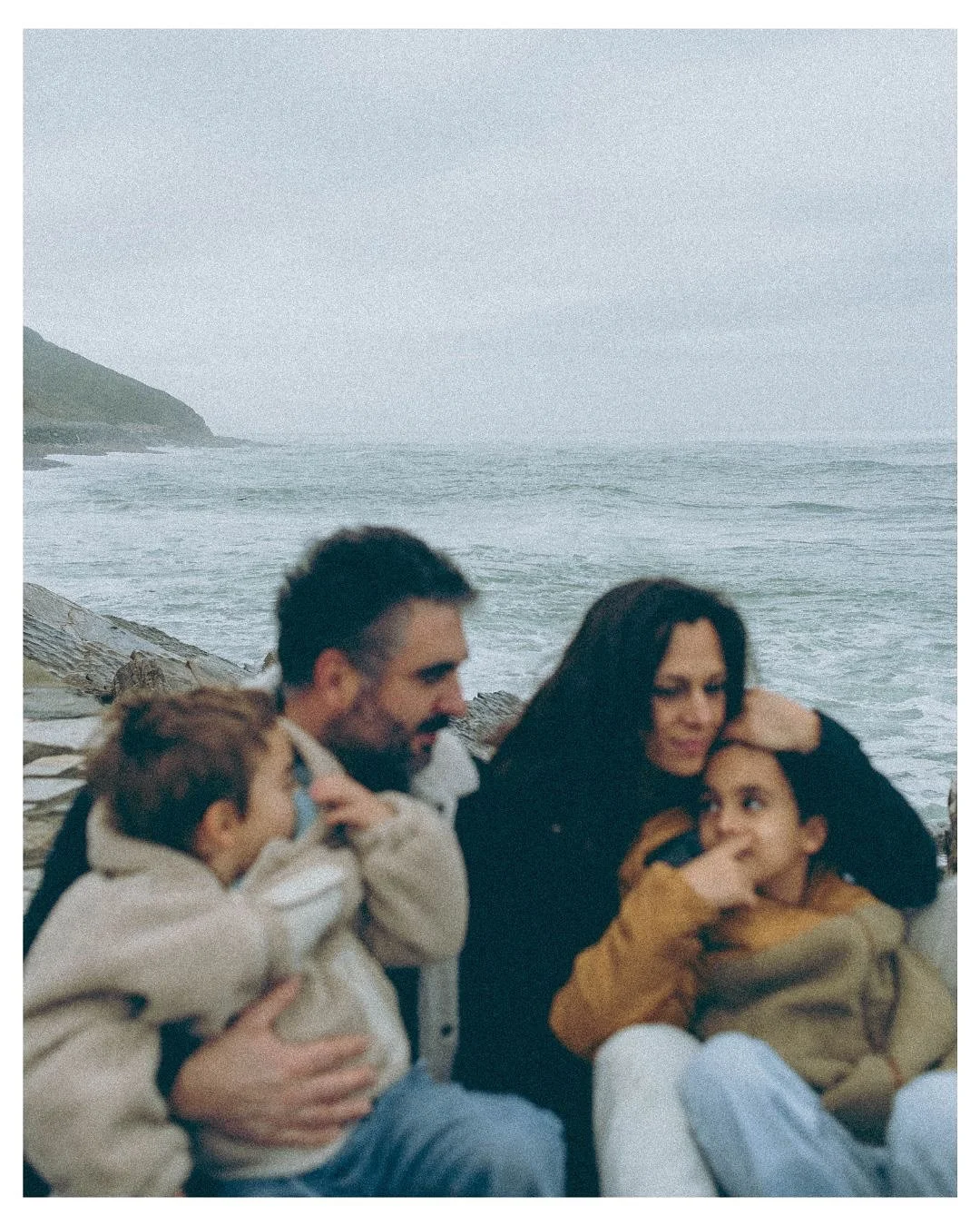 L&rsquo;hiver sur la plage, l&rsquo;amour dans leurs c&oelig;urs 🌊

Photographe sud-ouest Photographe famille Photographe argentique Film photography Analog photography Family memories Pyrenees