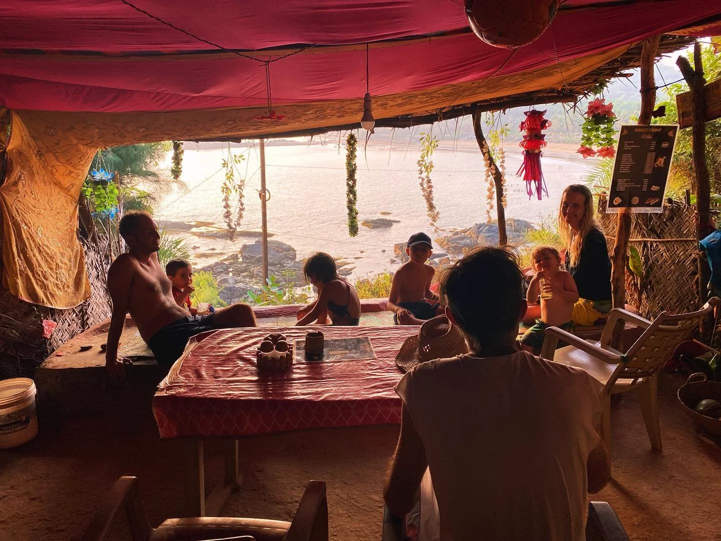 India mish mash part 2 🌴🕉 more of the same really 😊 trains (inc the trip today where we had to run and jump onto the - slowly - moving train so we didn't miss it 🙈) hammocks, beach play, jungle vibes, colours, restaurant shacks, dolphin spotting,