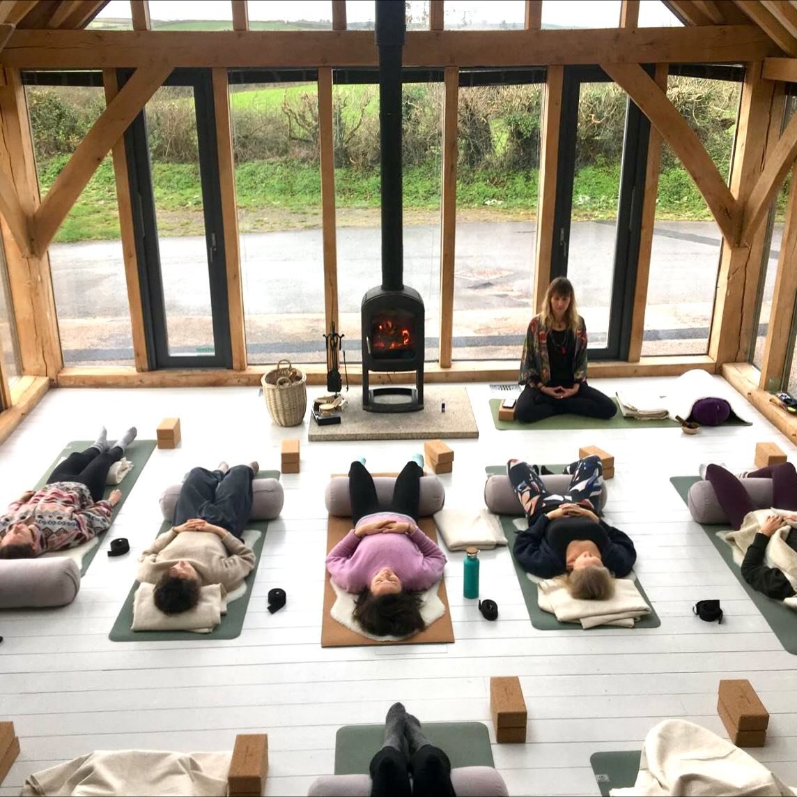 Thank you so much to all who came to the Autumn Winter Retreat Day at @gather_studio_devon on Sunday 🍁❄️🙏 Everyone seemed to bring with them a deep willingness to trust, let go and be fully in presence and practice🥰 We kept with the theme of 'tend