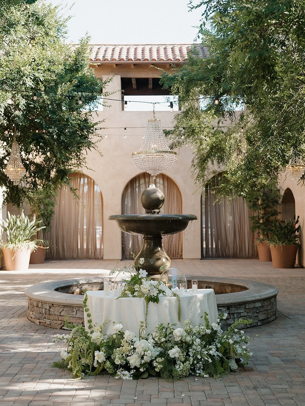 Forever obsessed with the details &amp; florals from this day 🌿

Photo: @caitphoto_
Coordinator: @joyfullyco_
Venue: @serraplaza
Florist: @by_olee
Catering: @jayscatering