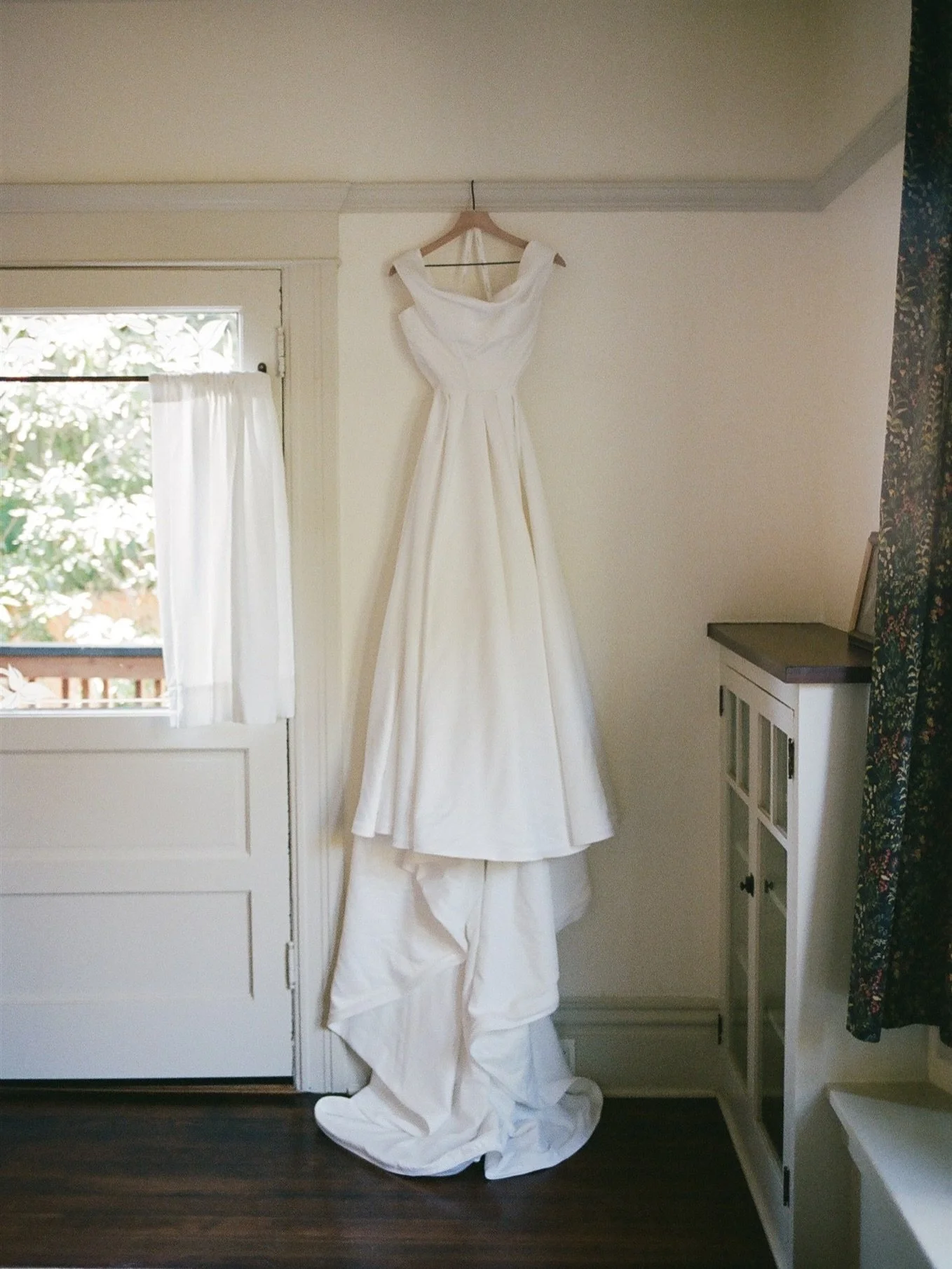 Slow mornings getting ready with your bestie