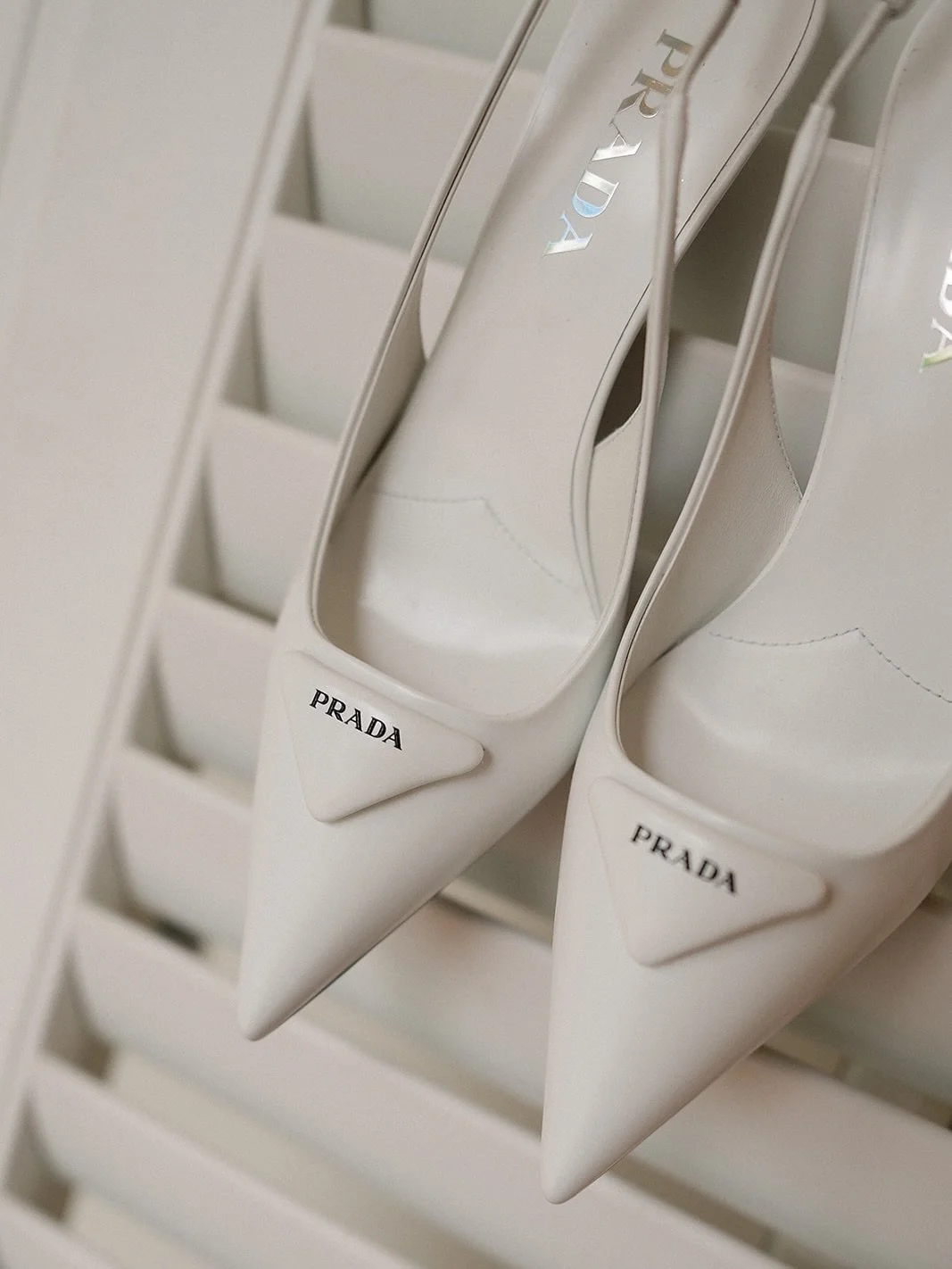 Getting ready moments with Meredith &amp; Alec at @laquintaresort