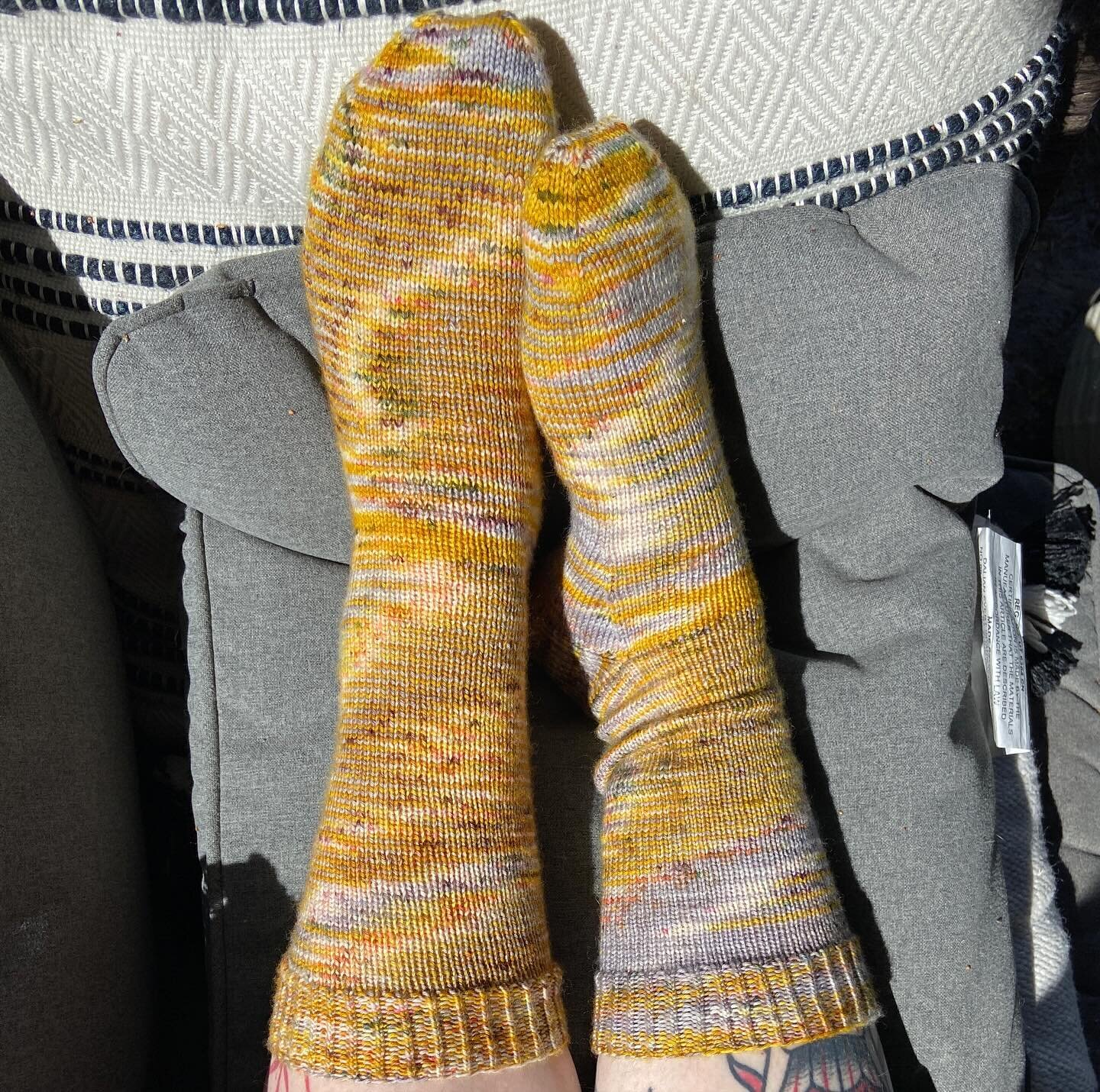 🌞
@hedgehogfibres 
#sockknitting