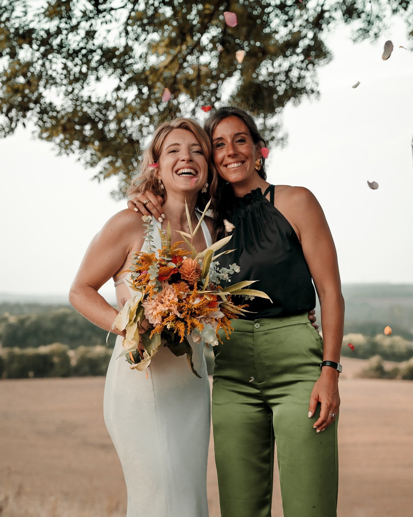 31.08.2024 

Quelques images du mariage de Maylis et Quentin pendant le cocktail 🥂

Ce moment rempli d&rsquo;&eacute;motions, entre rires, toasts et champagne sous le soleil couchant ! Ces instants vol&eacute;s capturent l&rsquo;essence m&ecirc;me d
