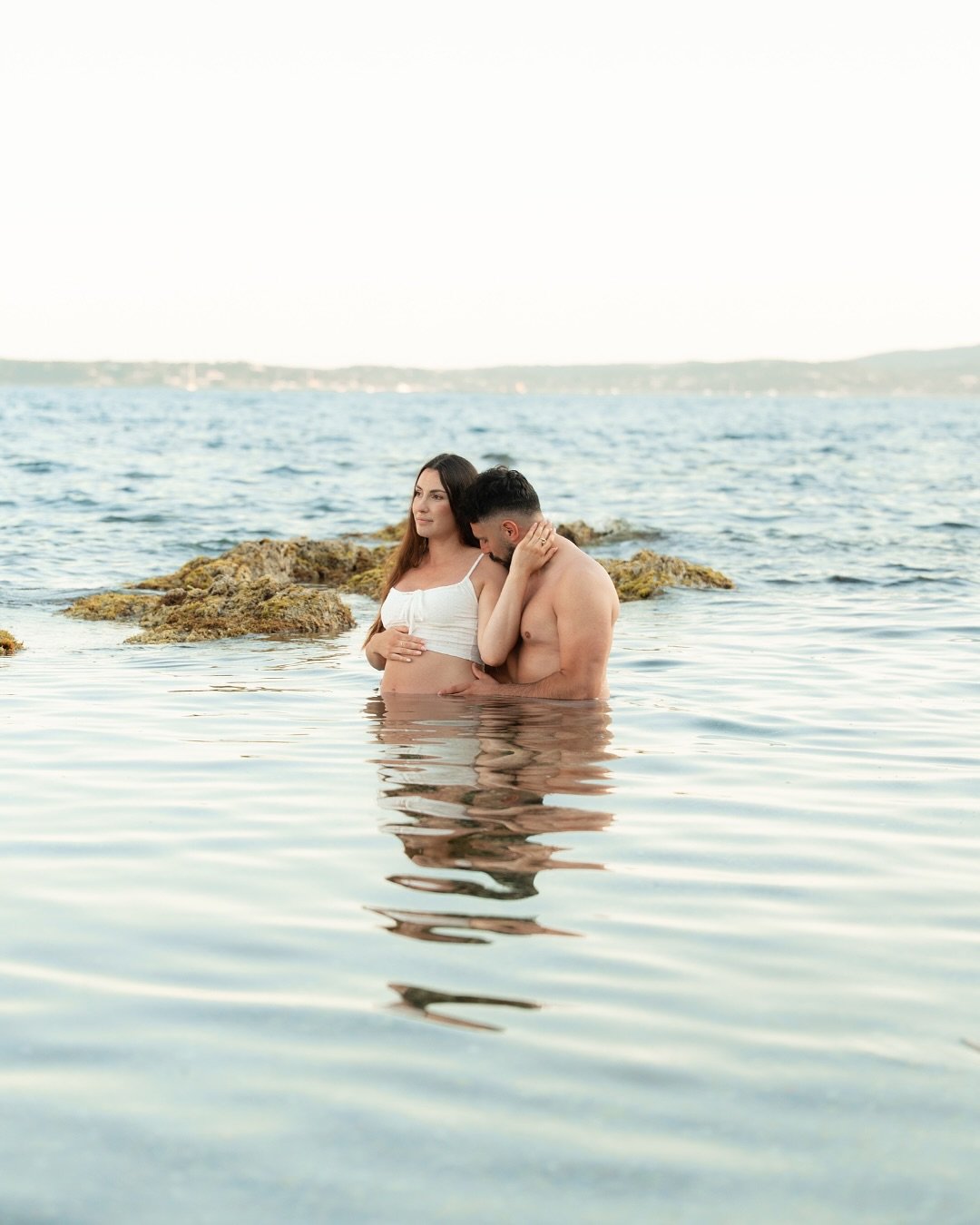 Un instant unique pour ma premi&egrave;re s&eacute;ance grossesse 📸

Un moment doux et complice, immortalis&eacute; sous une belle lumi&egrave;re du sud.