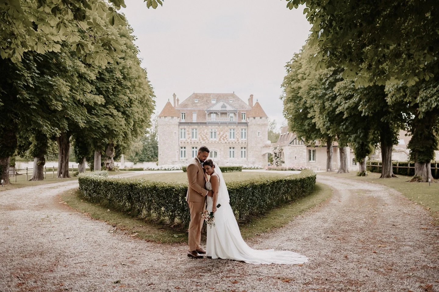 Comme un film d&rsquo;amour : les plus belles sc&egrave;nes du mariage de Cynthia &amp; David 

07.06.2025 🎥

Lieu @chateaudelatrye 
Photographe @alextherryphotographer 
Vid&eacute;aste @weddingbyconstance 
Mua @morganemakeupartist 
Coiffure @heaven