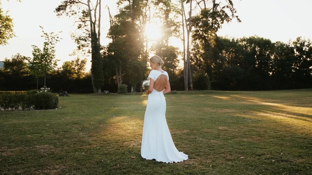 Quand la magie op&egrave;re ✨

Lors d&rsquo;un reportage vid&eacute;o de mariage, tous mes plans sont film&eacute;s en LOG.

Concr&egrave;tement ?
👉 Une image volontairement gris&eacute;e, sans contraste ni couleur marqu&eacute;e.

Pourquoi ce choix