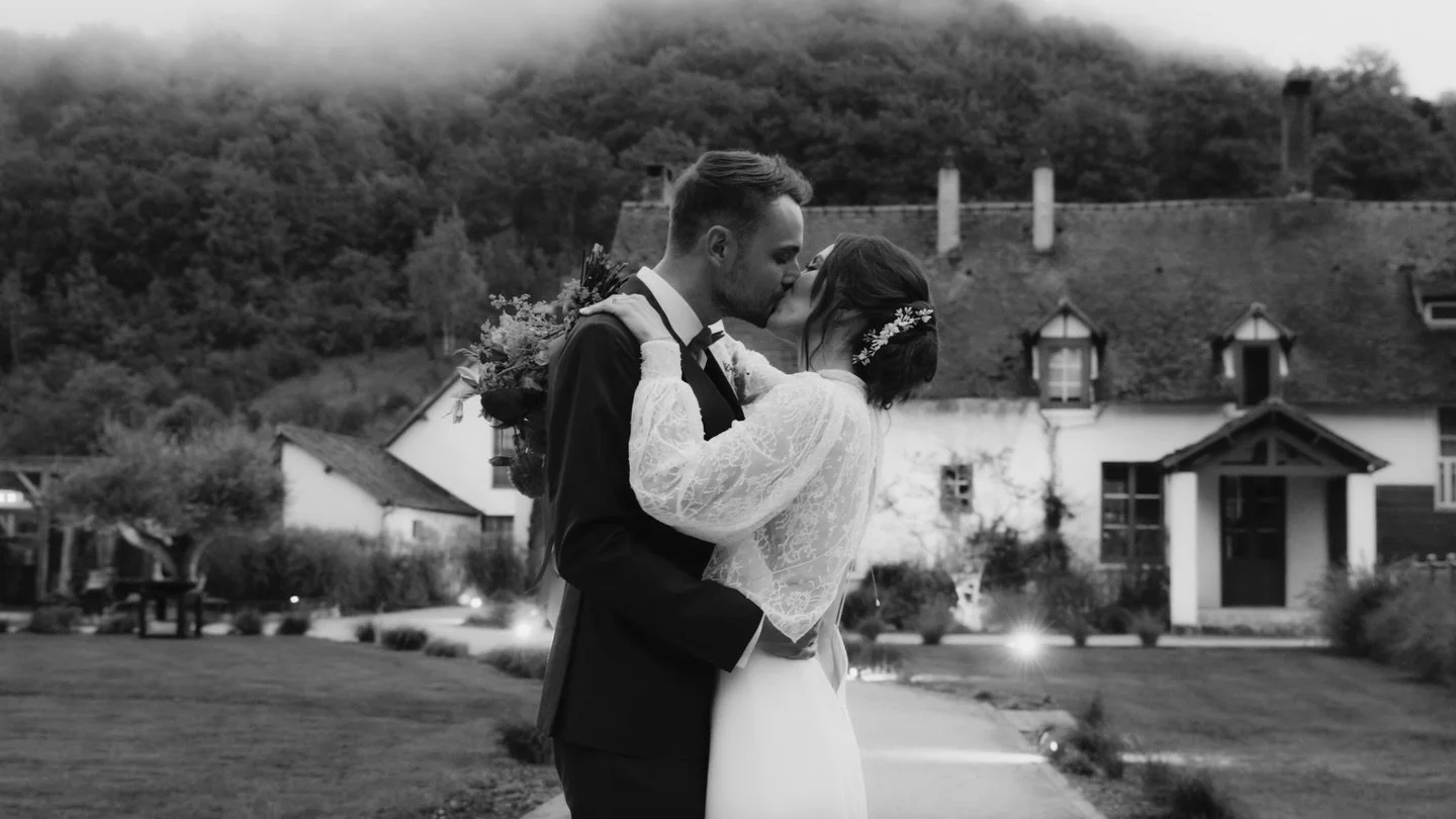 Camille &amp; Arnaud 🤍

Domaine @la_bona_venture 
Photographe @chrislef_photo 
Vid&eacute;aste @weddingbyconstance 

#weddingfilm #weddingvideo