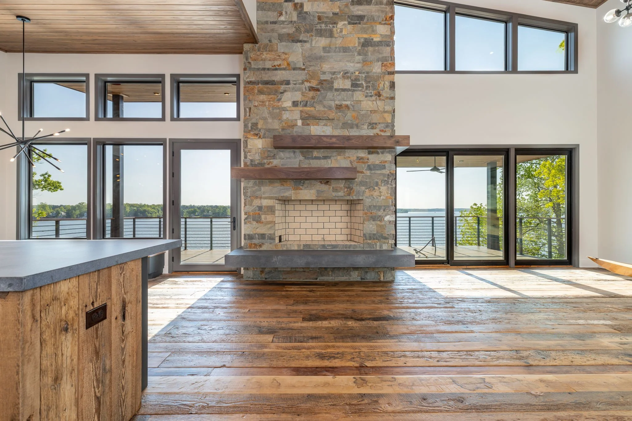 3-web-or-mls-Lake-Forest-Dr-3.jpg