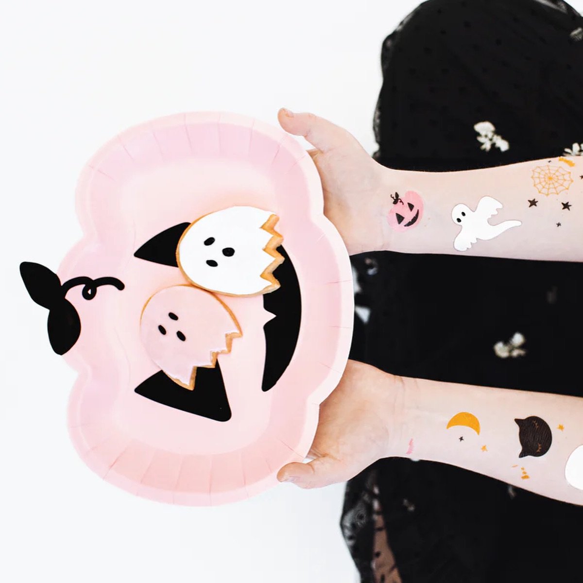 October Sprinkle Bags are full of spooky fun!
🎃 👻 🦇🧪 🧙&zwj;♀️ 

Swipe for all the goodies in our Halloween bag and link to website in bio for ordering!

#halloween #halloweenparty #halloweenpartydecor #halloweenpartysupplies #partyinabox #partyi