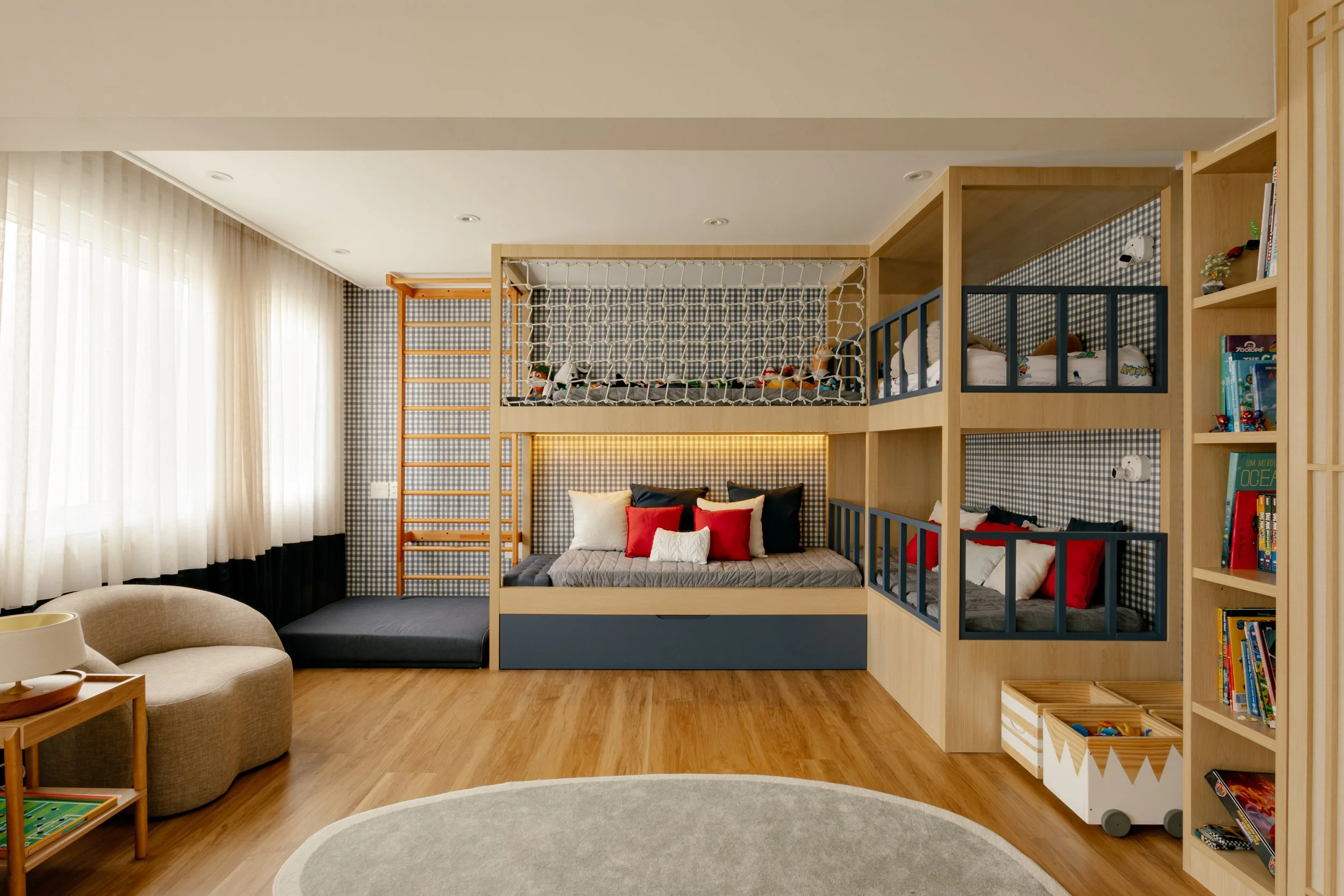 QUARTO TOM E NICO