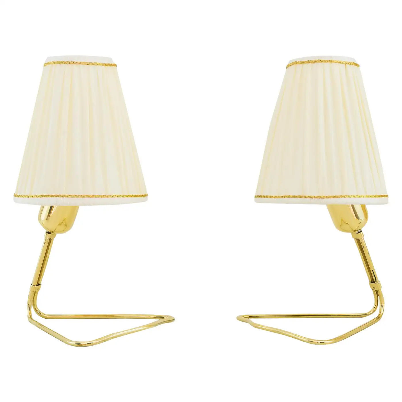 <a target="_blank" rel="noopener noreferrer" href="https://rstyle.me/+t1adF8BrLaWjNM5S-MM5vg">Rupert Nikoll Table Lamps</a>