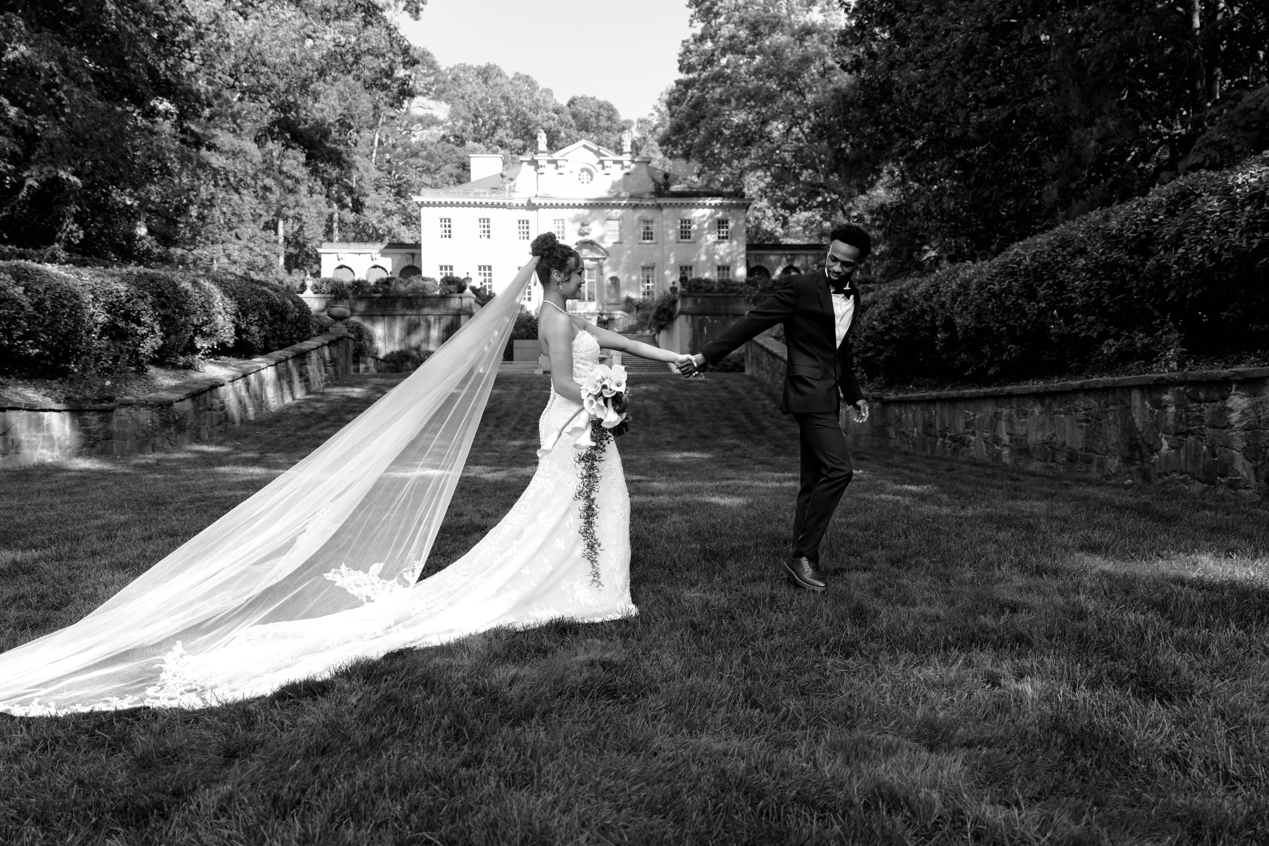 Swan House - Bride + Groom Lawn-11.jpg