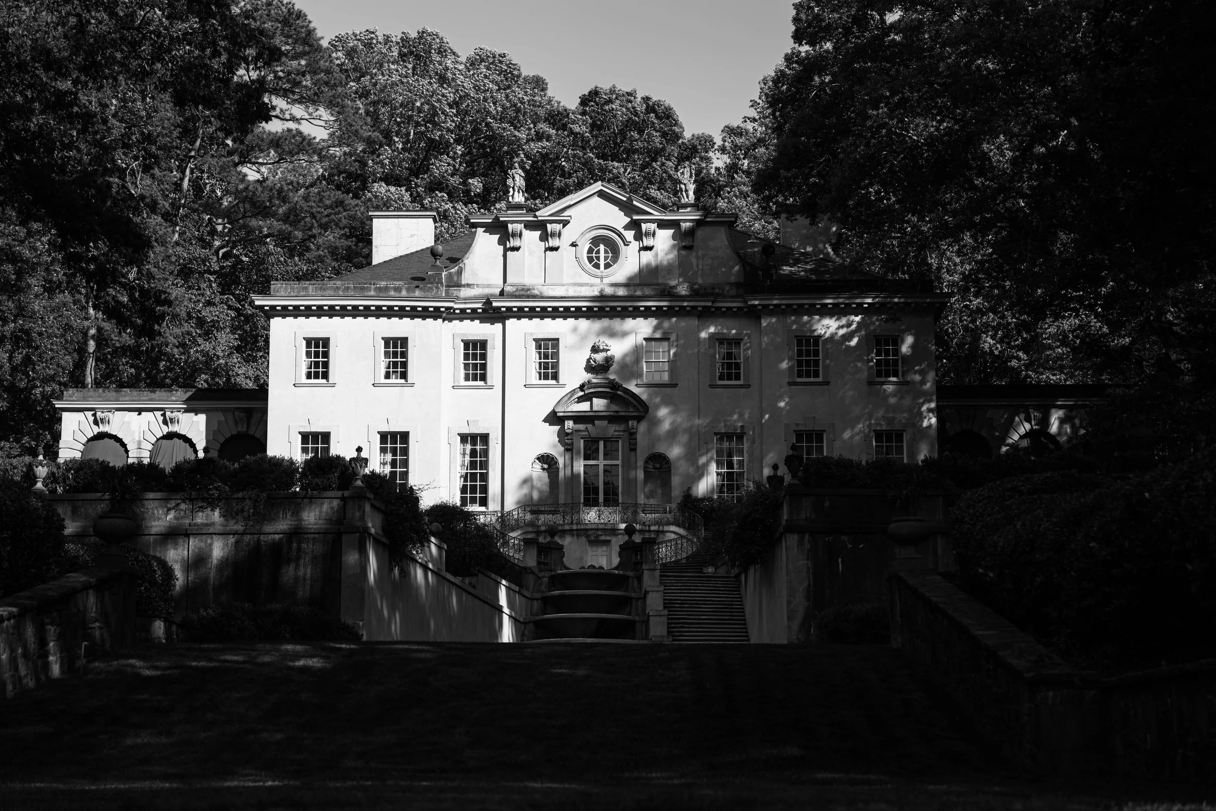 Swan House - Bride + Groom Lawn-34.jpg